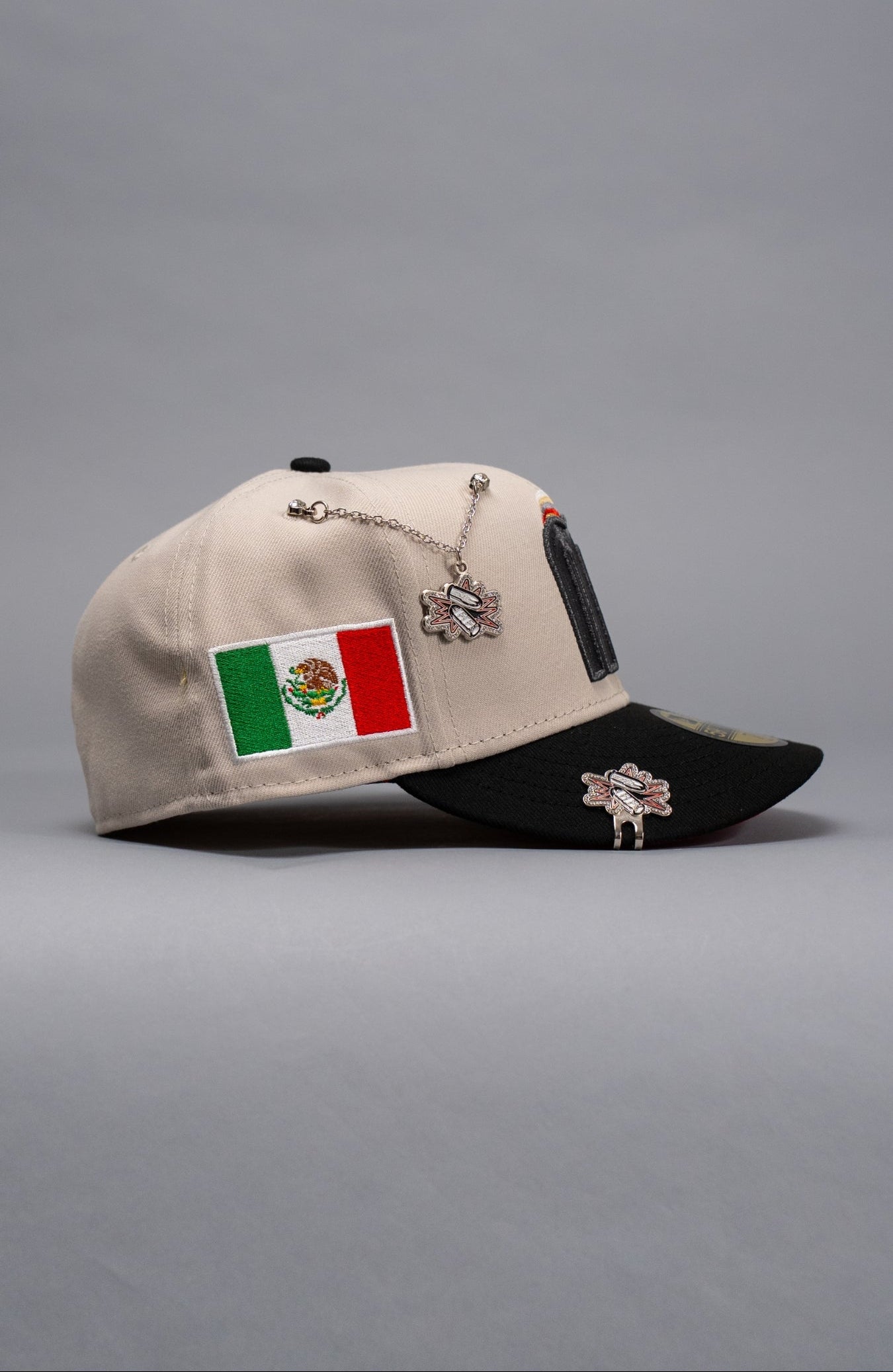 NEW ERA EXCLUSIVE 59FIFTY LIGHT GREY/BLACK MEXICO 2025 WORLD BASEBALL CLASSIC W/ MEXICO FLAG SIDE PATCH