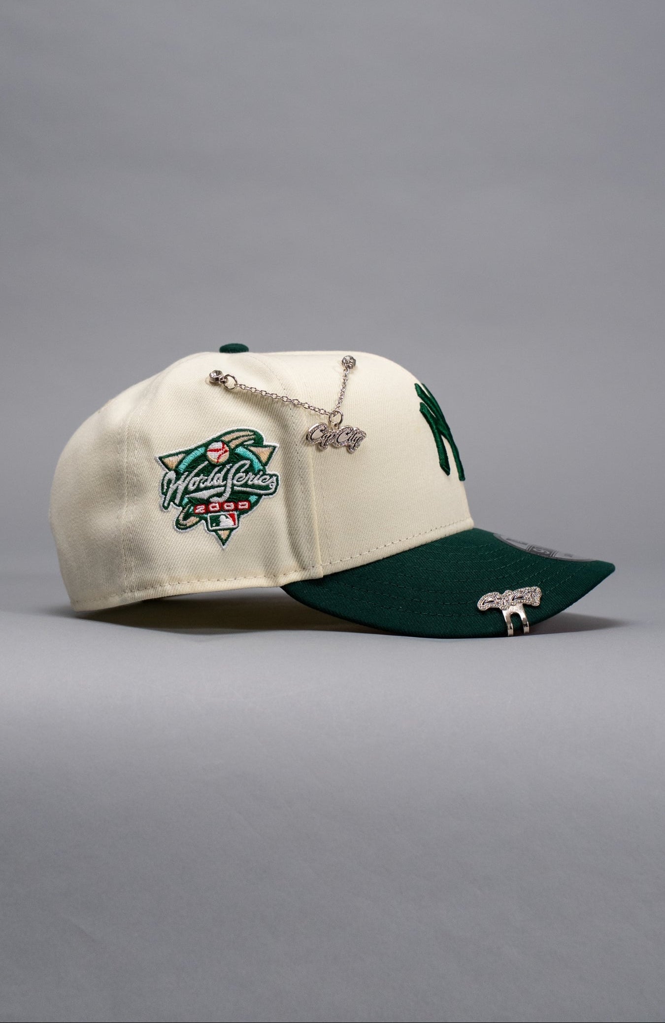 NEW ERA EXCLUSIVE 9FIFTY CHROME/FOREST GREEN NEW YORK YANKEES SNAPBACK W/ WORLD SERIES SIDE PATCH