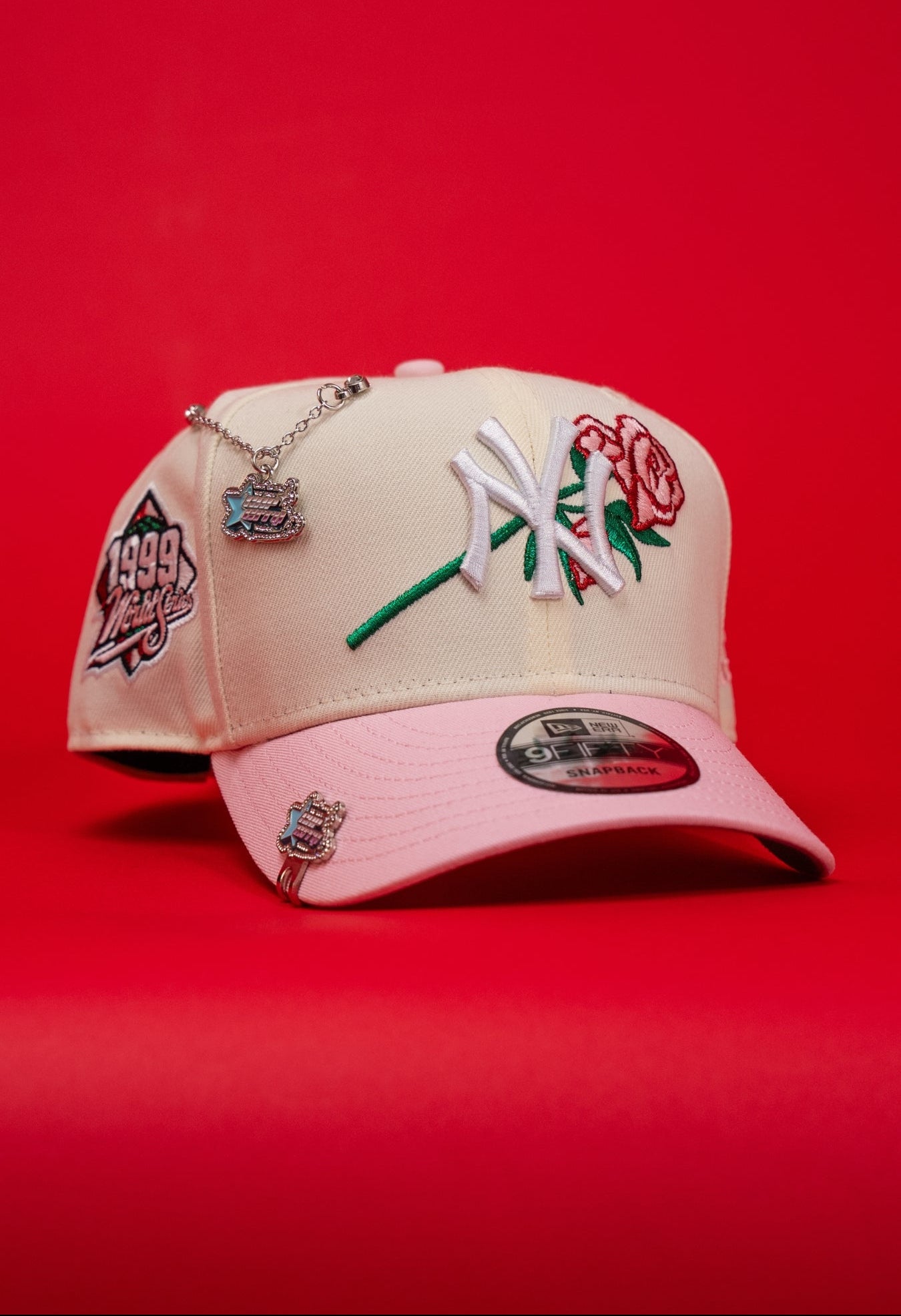 NEW ERA EXCLUSIVE 9FIFTY CHROME/PINK NEW YORK YANKEES SNAPBACK W/ ROSE + 1999 WORLD SERIES SIDE PATCH