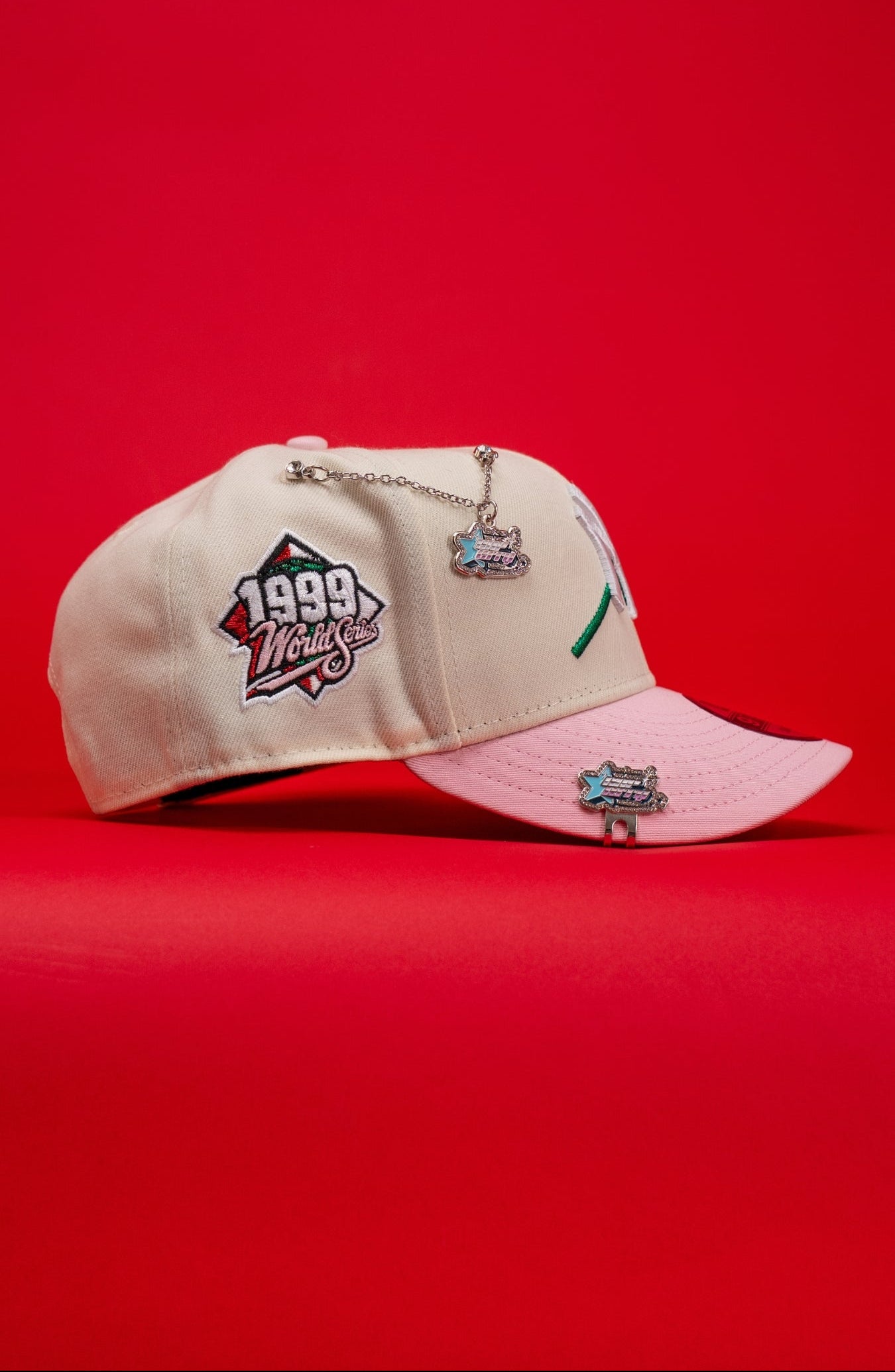 NEW ERA EXCLUSIVE 9FIFTY CHROME/PINK NEW YORK YANKEES SNAPBACK W/ ROSE + 1999 WORLD SERIES SIDE PATCH