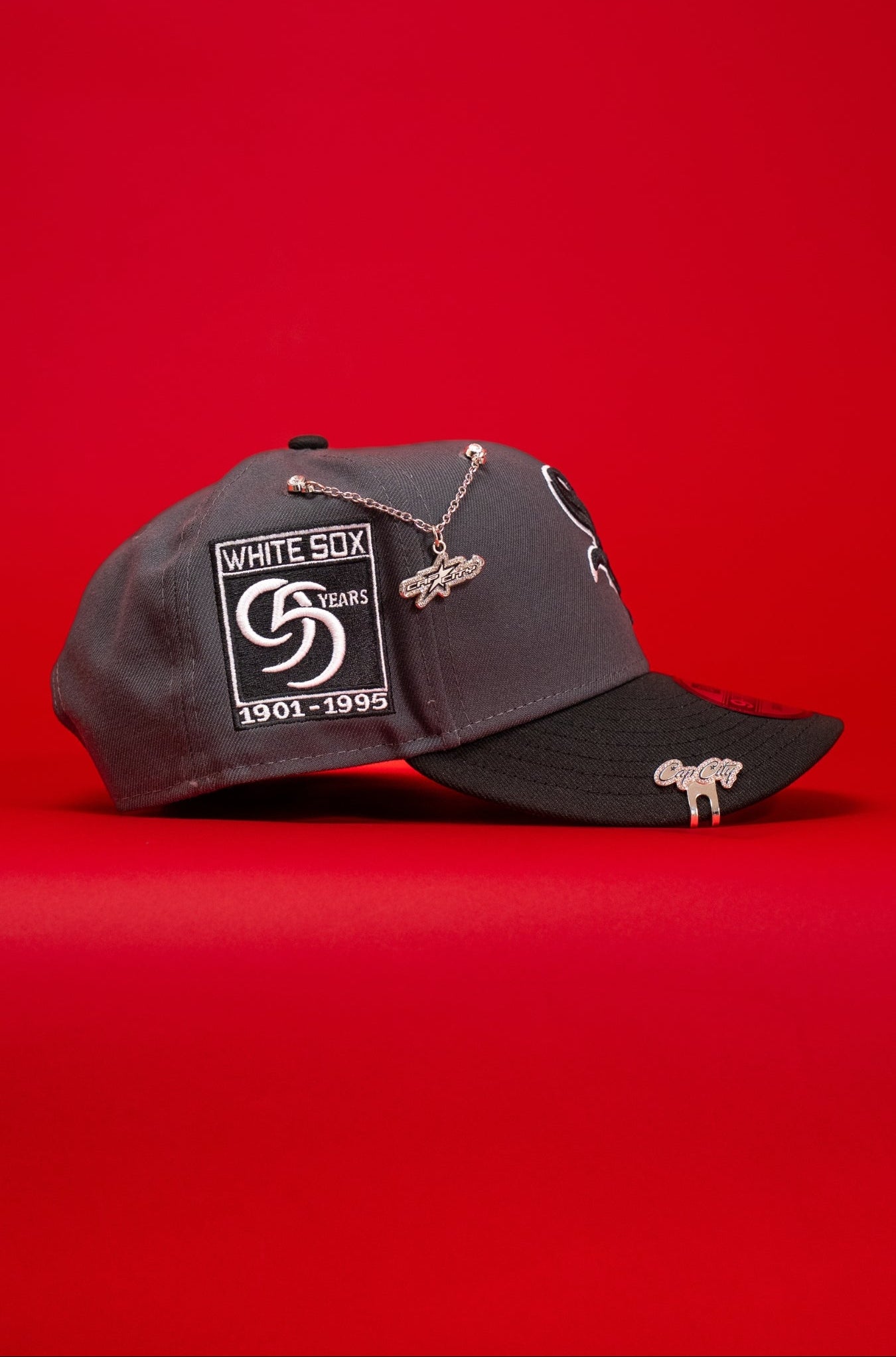 NEW ERA EXCLUSIVE 9FIFTY GREY/BLACK CHICAGO WHITE SOX SNAPBACK W/ 95TH ANNIVERSARY SIDE PATCH