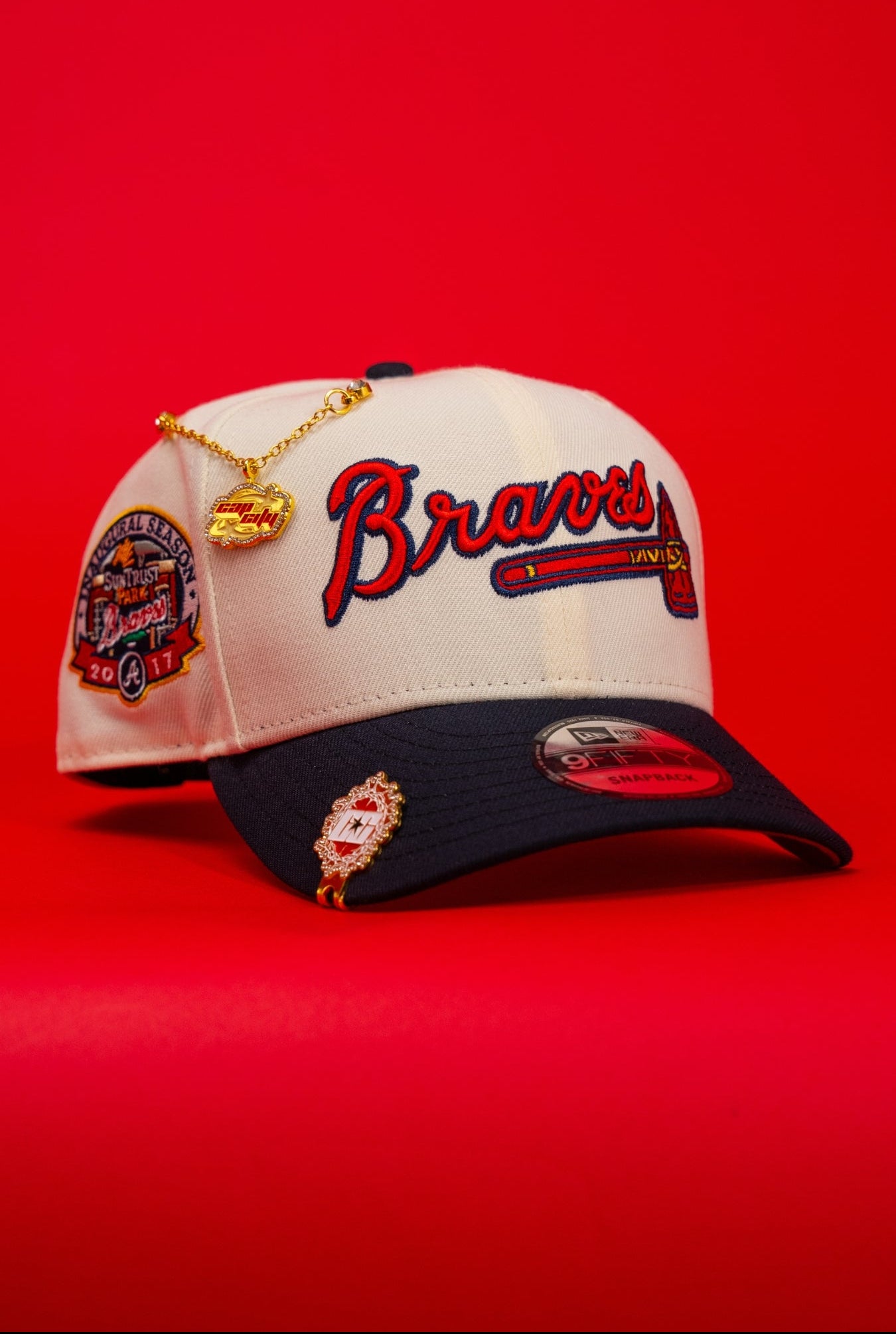 NEW ERA EXCLUSIVE 9FIFTY CHROME/NAVY ATLANTA BRAVES SCRIPT SNAPBACK W/ 2017 INAUGURAL SEASON SIDE PATCH
