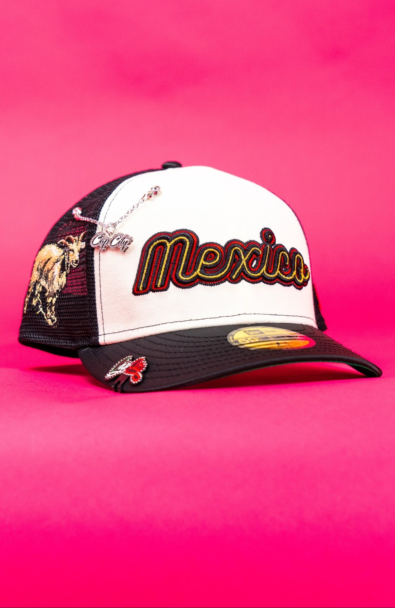 NEW ERA EXCLUSIVE 59FIFTY WHITE/BLACK 2025 WBC MEXICO SCRIPT MESHBACK W/ "EL CHIVO" SIDE PATCH
