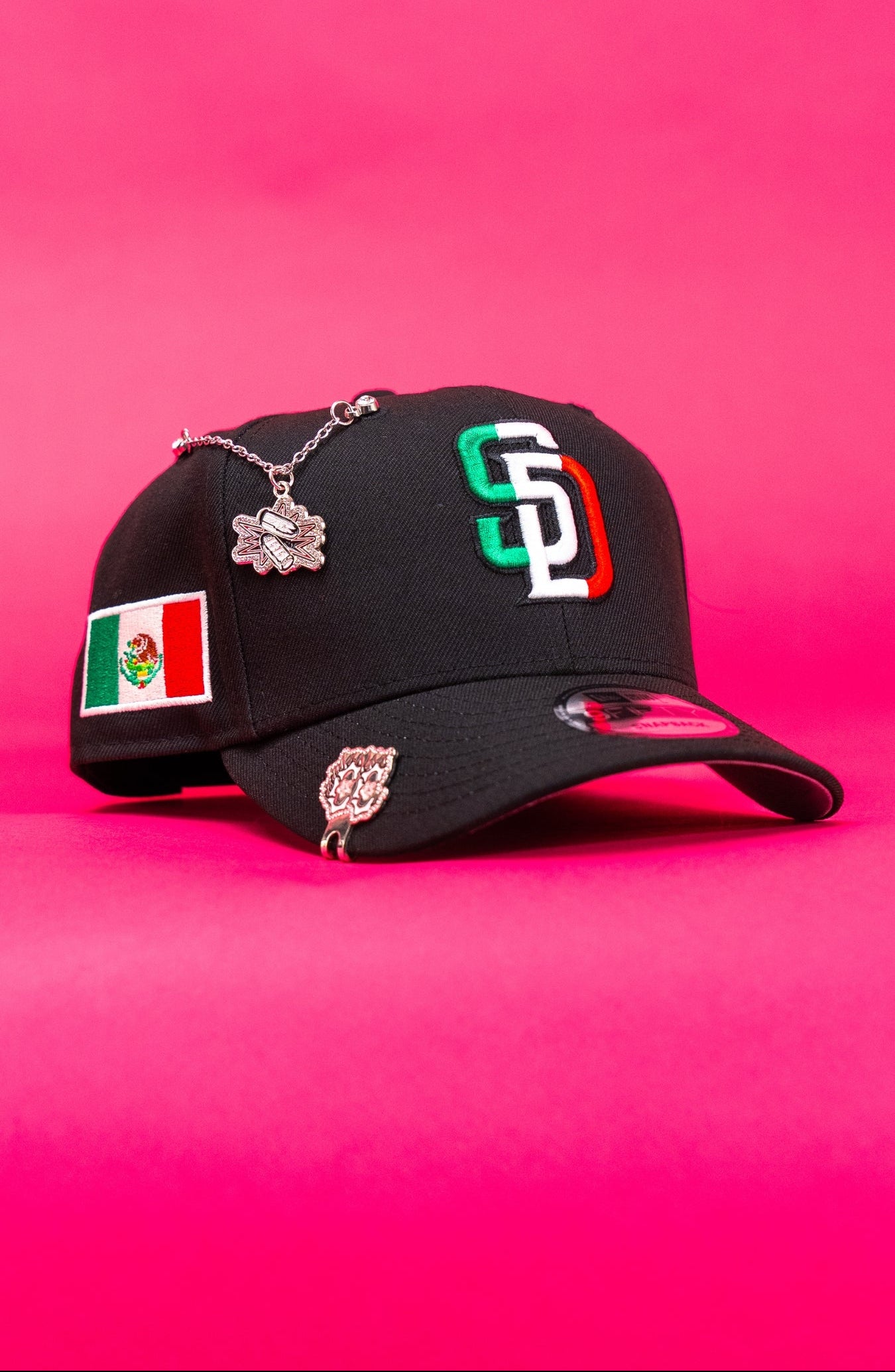 NEW ERA EXCLUSIVE 9FIFTY BLACK SAN DIEGO PADRES SNAPBACK W/ MEXICO FLAG SIDE PATCH