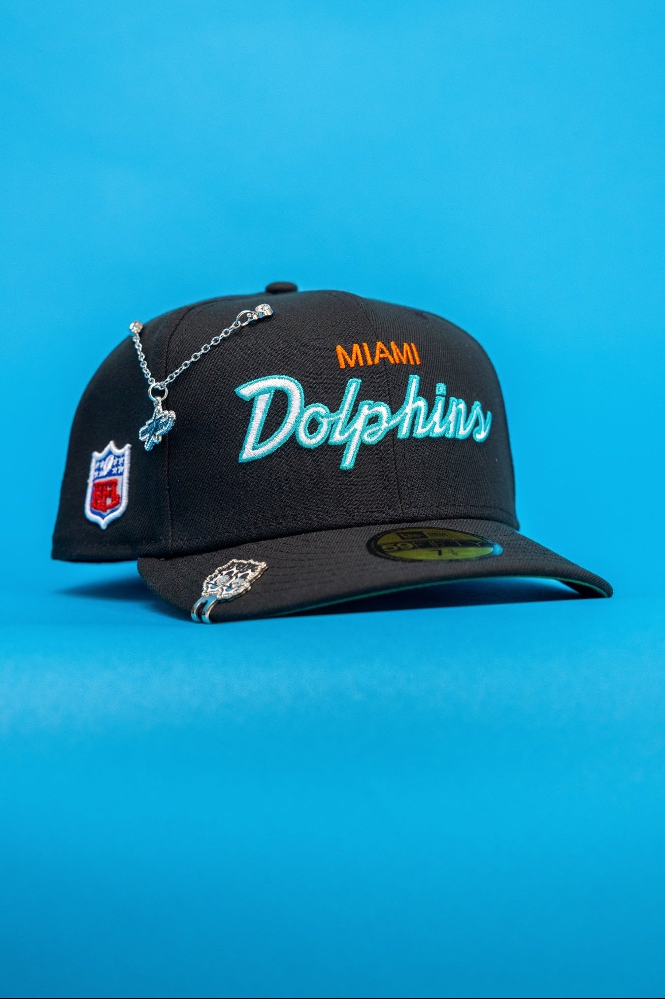 NEW ERA EXCLUSIVE 59FIFTY BLACK MIAMI DOLPHINS SCRIPT W/ NFL LOGO SIDE