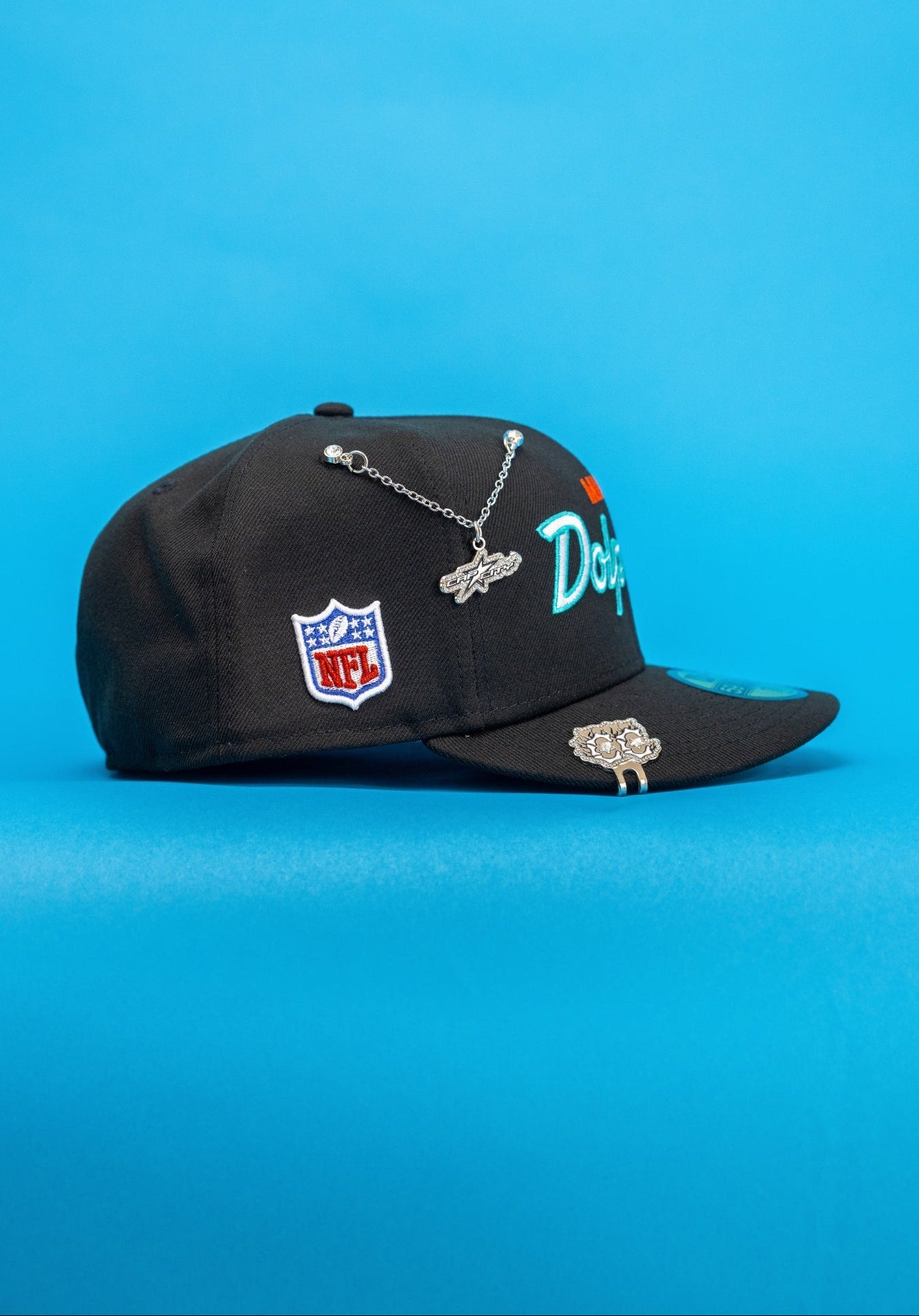 NEW ERA EXCLUSIVE 59FIFTY BLACK MIAMI DOLPHINS SCRIPT W/ NFL LOGO SIDE PATCH