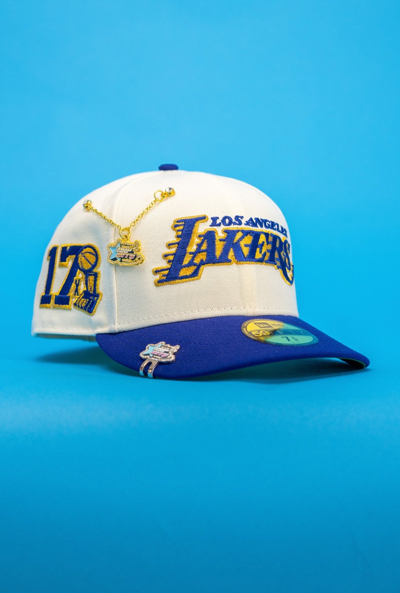 NEW ERA EXCLUSIVE 59FIFTY CHROME/BLUE LOS ANGELES LAKERS SCRIPT W/ 17X CHAMPIONS SIDE PATCH