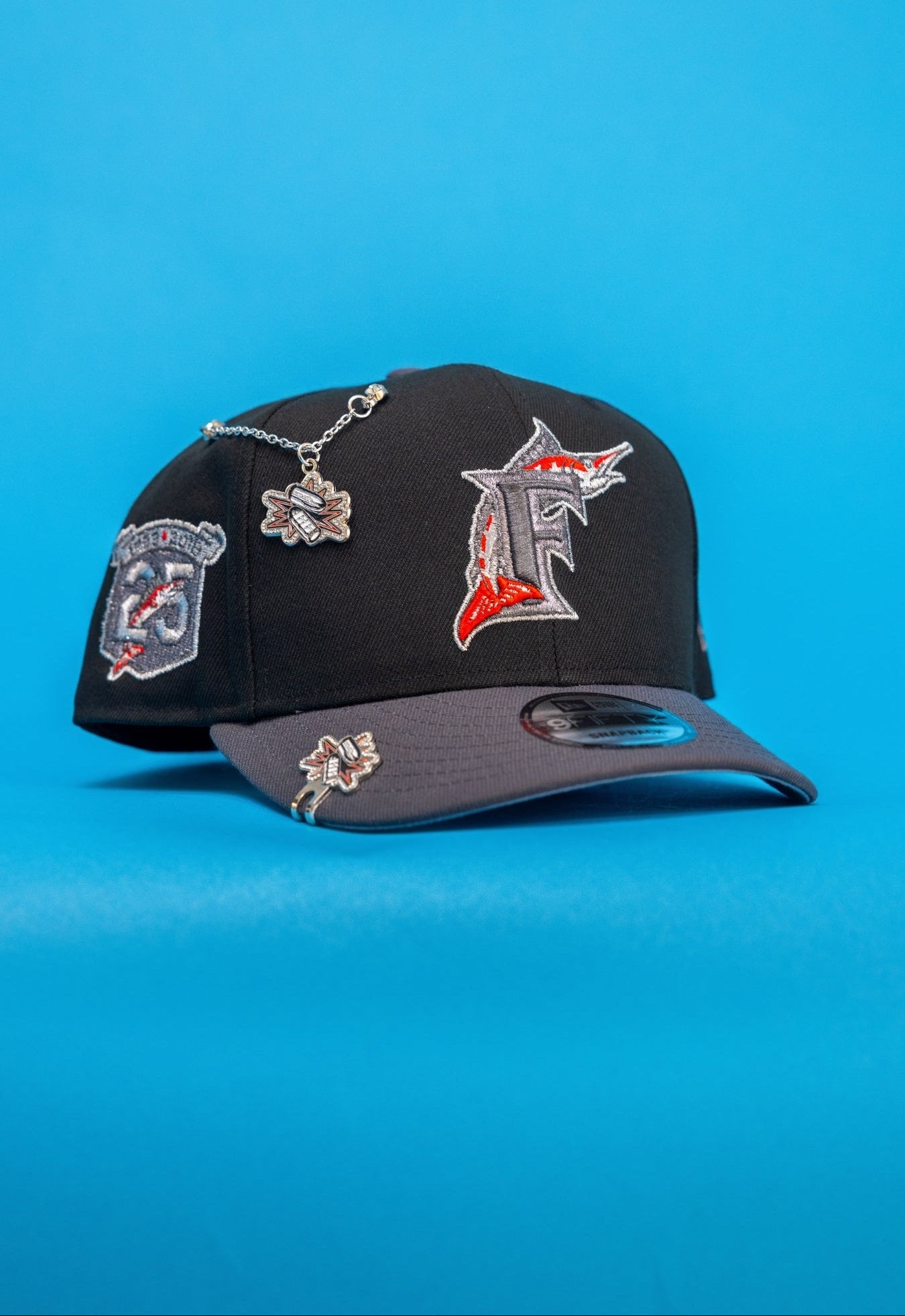 NEW ERA EXCLUSIVE 9FIFTY BLACK/GREY MIAMI MARLINS SNAPBACK W/ 25TH ANNIVERSARY SIDE PATCH