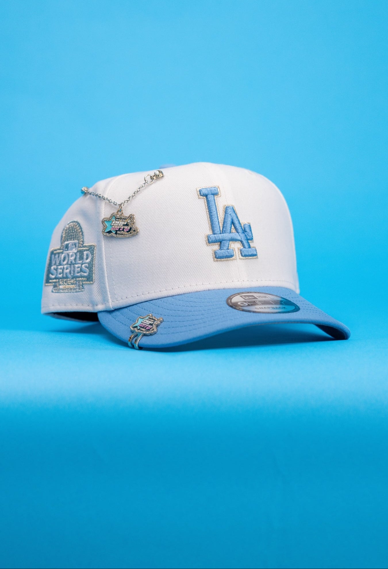 NEW ERA EXCLUSIVE 9FIFTY PEARL WHITE LOS ANGELES DODGERS SNAPBACK W/ WORLD SERIES SIDE PATCH