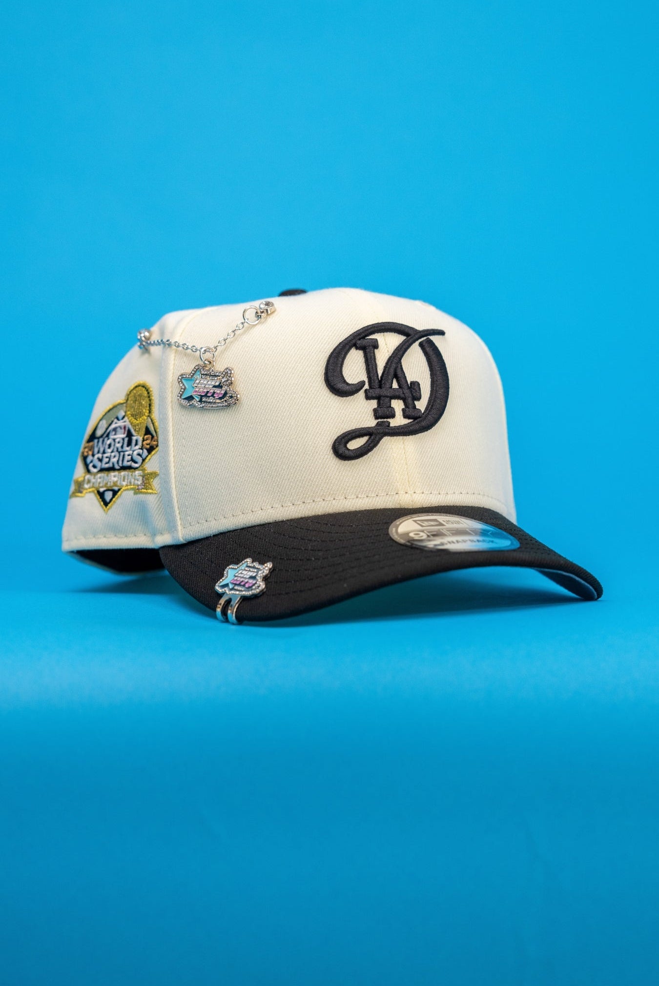 NEW ERA EXCLUSIVE 9FIFTY CHROME/BLACK LOS ANGELES DODGERS SNAPBACK W/ WORLD SERIES CHAMPIONS SIDE PATCH