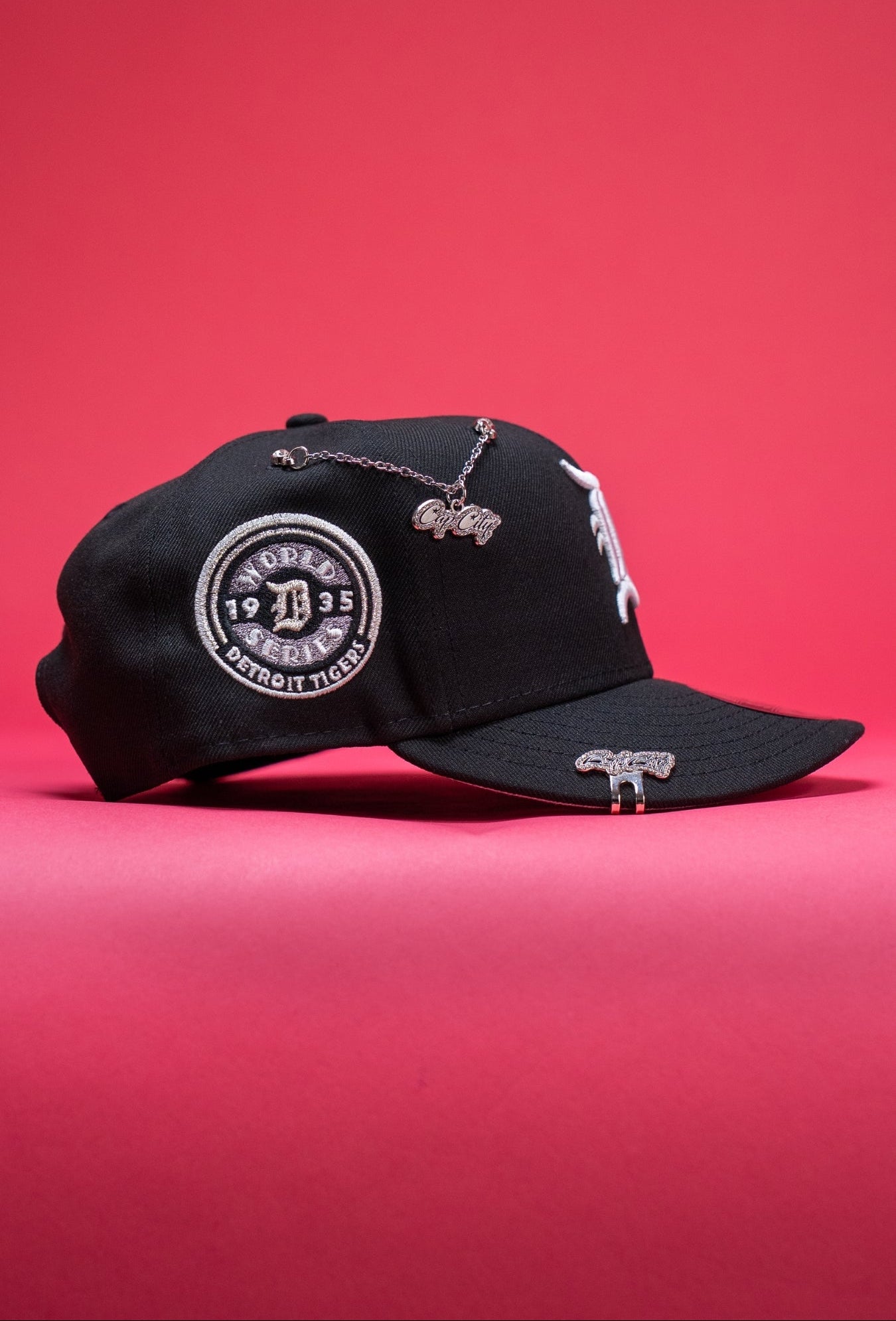 NEW ERA EXCLUSIVE 9FIFTY BLACK DETROIT TIGERS SNAPBACK W/ 1935 WORLD SERIES SIDE PATCH
