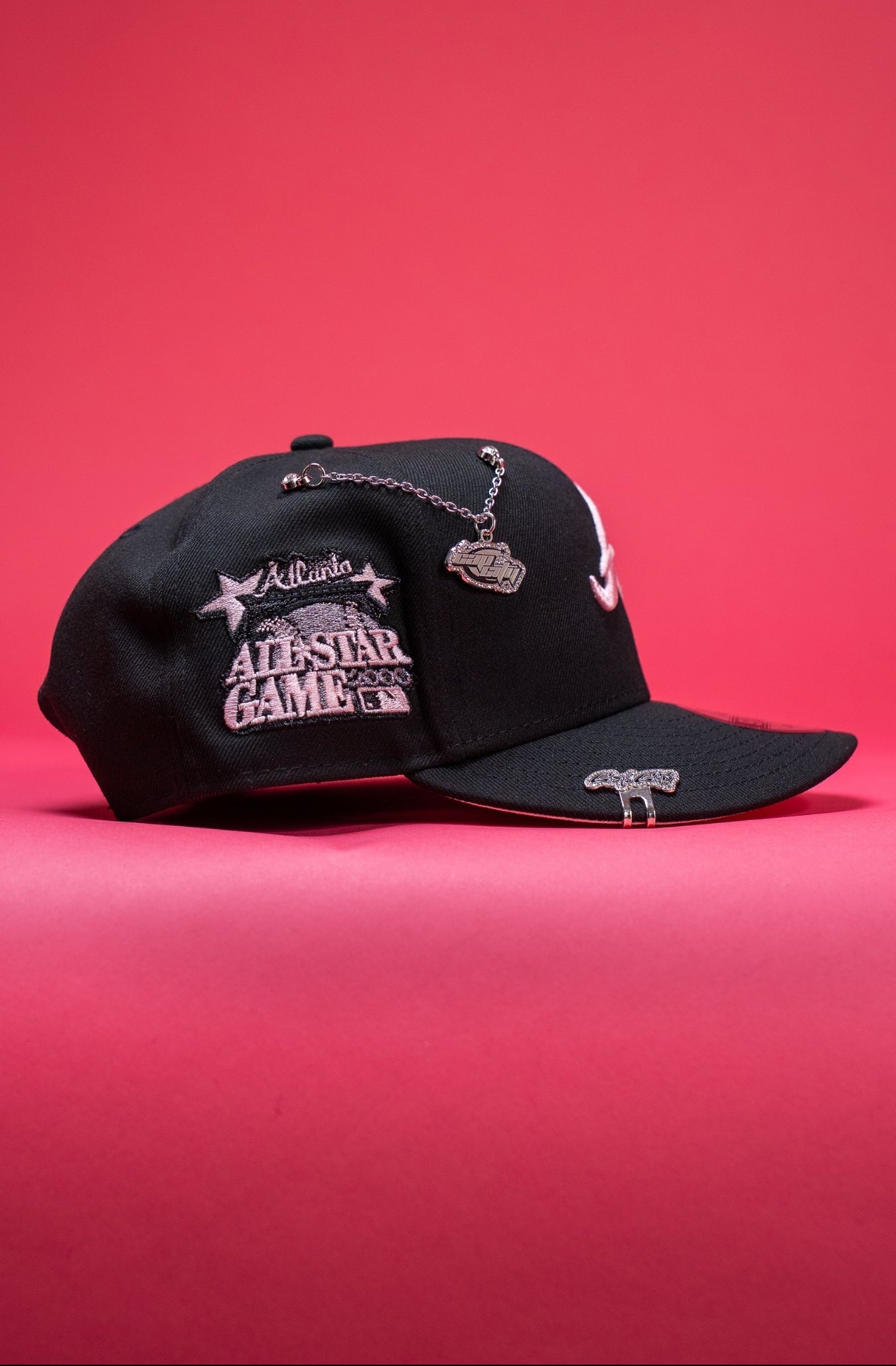 NEW ERA EXCLUSIVE 9FIFTY BLACK ATLANTA BRAVES SNAPBACK W/ ROSE + 2000 ALL STAR GAME SIDE PATCH