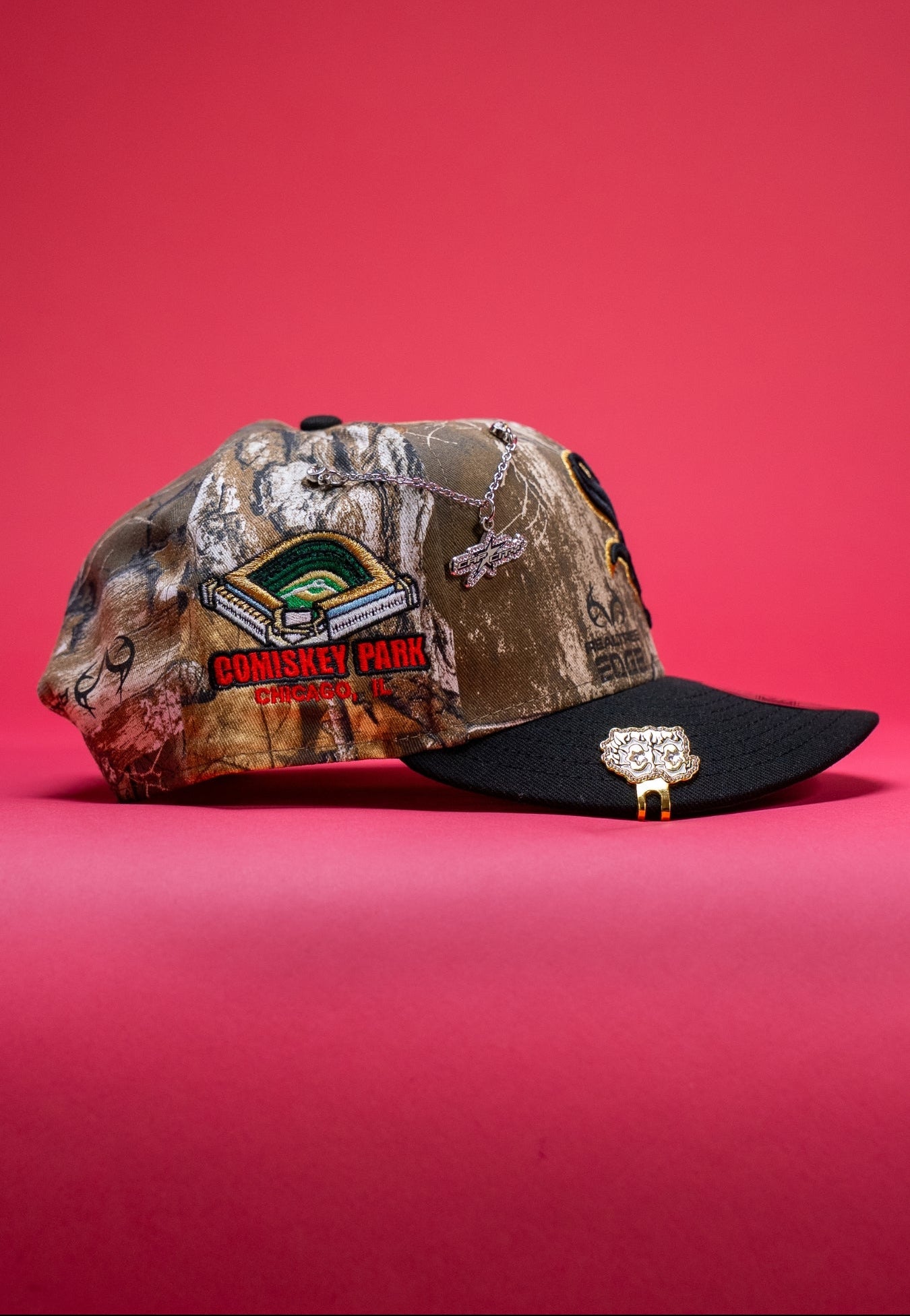 NEW ERA EXCLUSIVE 9FIFTY REALTREE CHICAGO WHITE SOX SNAPBACK W/ COMISKEY PARK SIDE PATCH