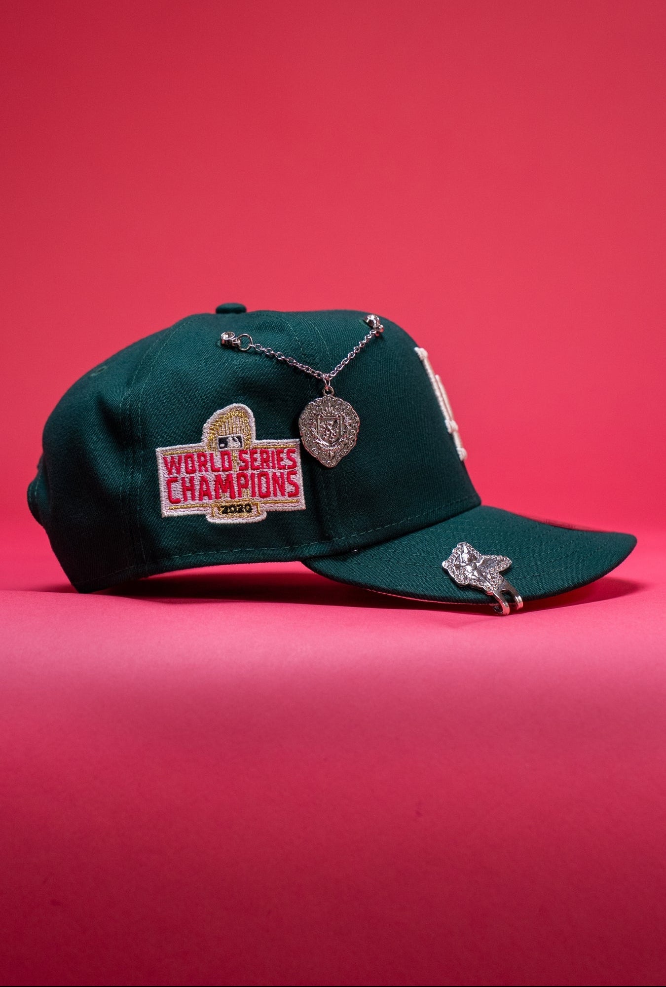 NEW ERA EXCLUSIVE 9FIFTY FOREST GREEN LOS ANGELES DODGERS SNAPBACK W/ ROSE + WORLD SERIES CHAMPIONS SIDE PATCH