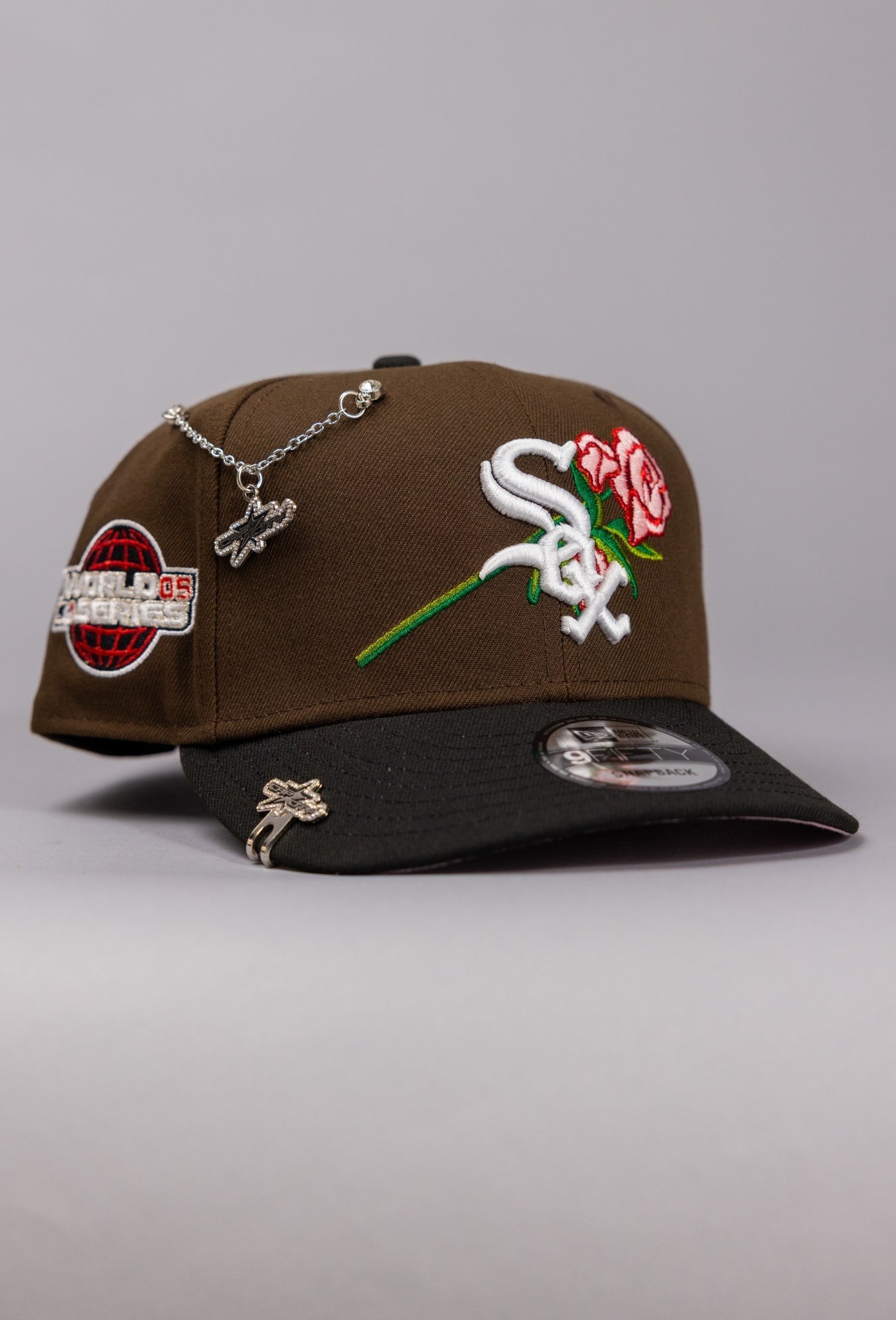 NEW ERA EXCLUSIVE 9FIFTY BROWN/BLACK CHICAGO WHITE SOX SNAPBACK W/ ROSE + 2005 WORLD SERIES SIDE PATCH