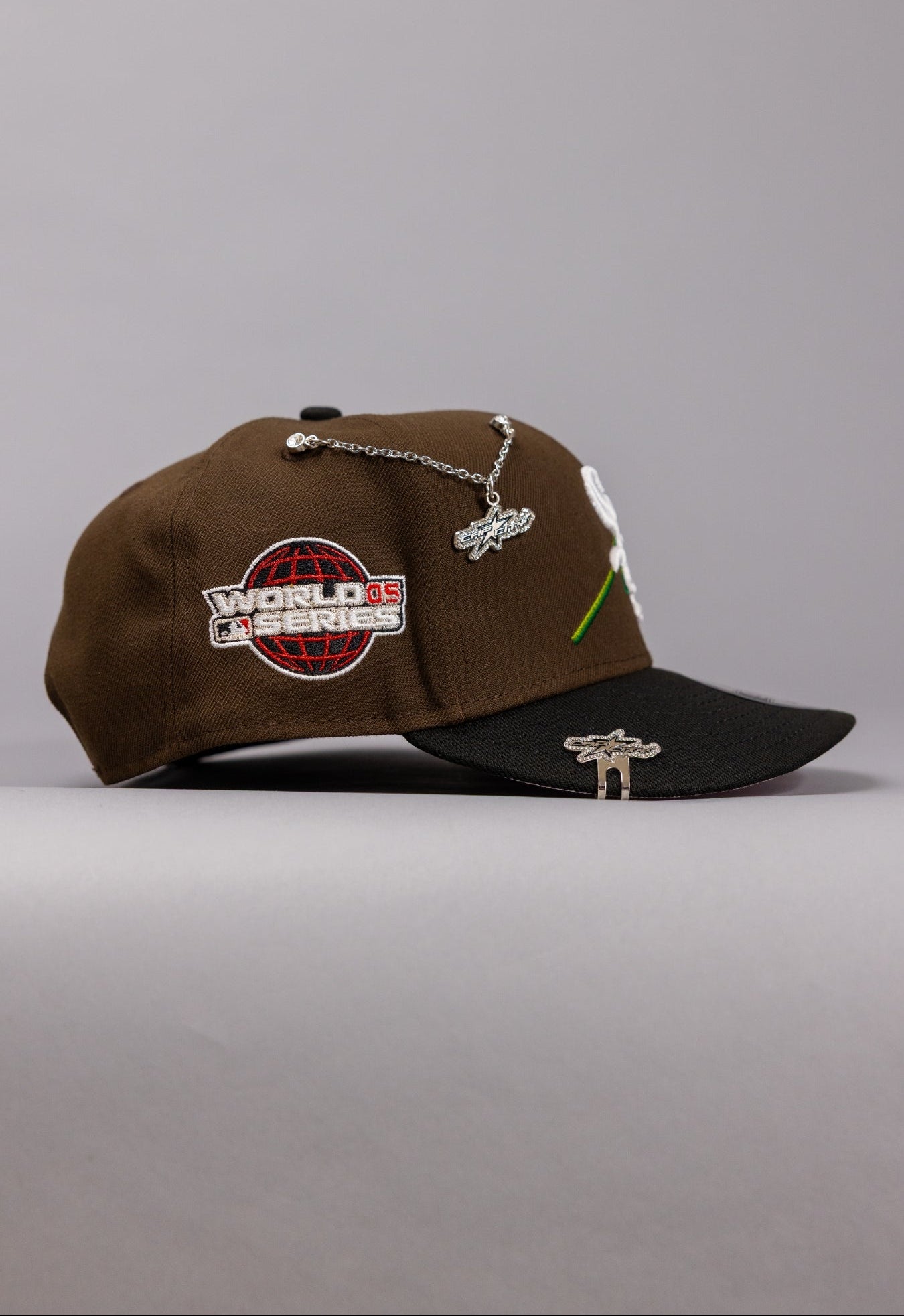 NEW ERA EXCLUSIVE 9FIFTY BROWN/BLACK CHICAGO WHITE SOX SNAPBACK W/ ROSE + 2005 WORLD SERIES SIDE PATCH