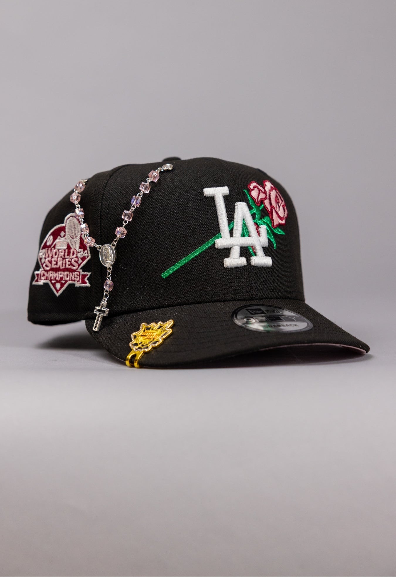 NEW ERA EXCLUSIVE 9FIFTY BLACK LOS ANGELES DODGERS SNAPBACK W/ ROSE + WORLD SERIES CHAMPIONS SIDE PATCH