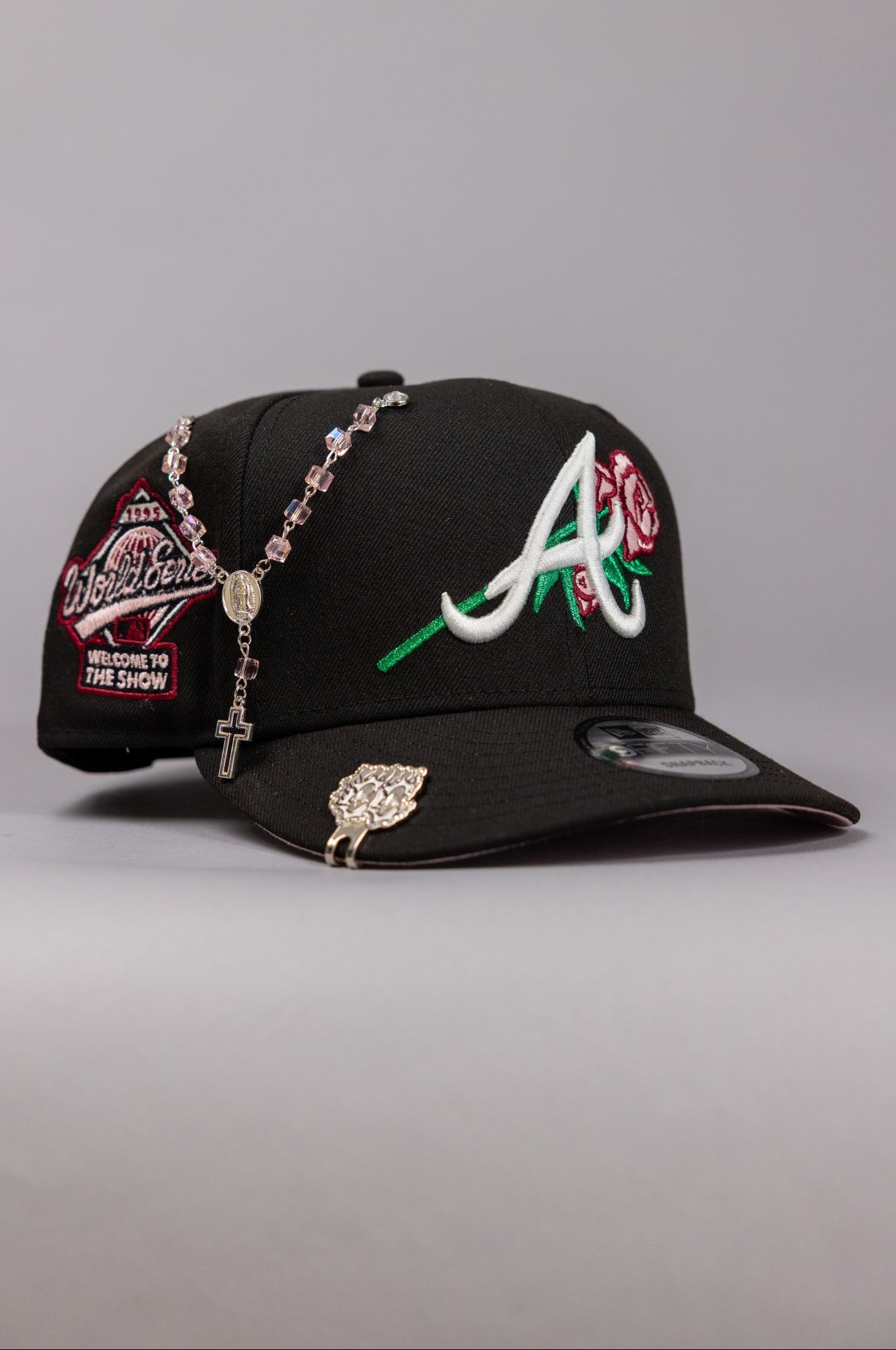 NEW ERA EXCLUSIVE 9FIFTY BLACK ATLANTA BRAVES SNAPBACK W/ ROSE + 1995 WORLD SERIES SIDE PATCH