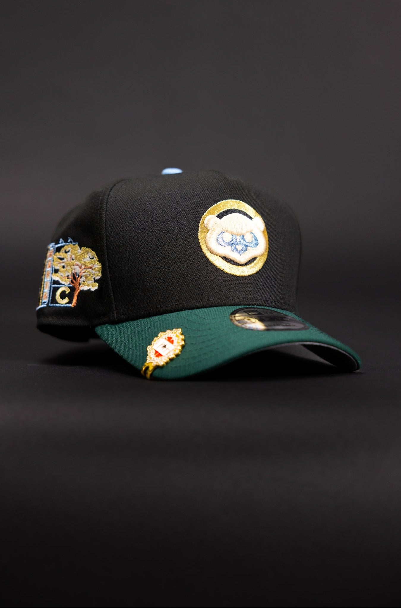 NEW ERA 9FIFTY A-FRAME BLACK/FOREST GREEN CHICAGO CUBS SNAPBACK W/ TOKYO SERIES SIDE PATCH