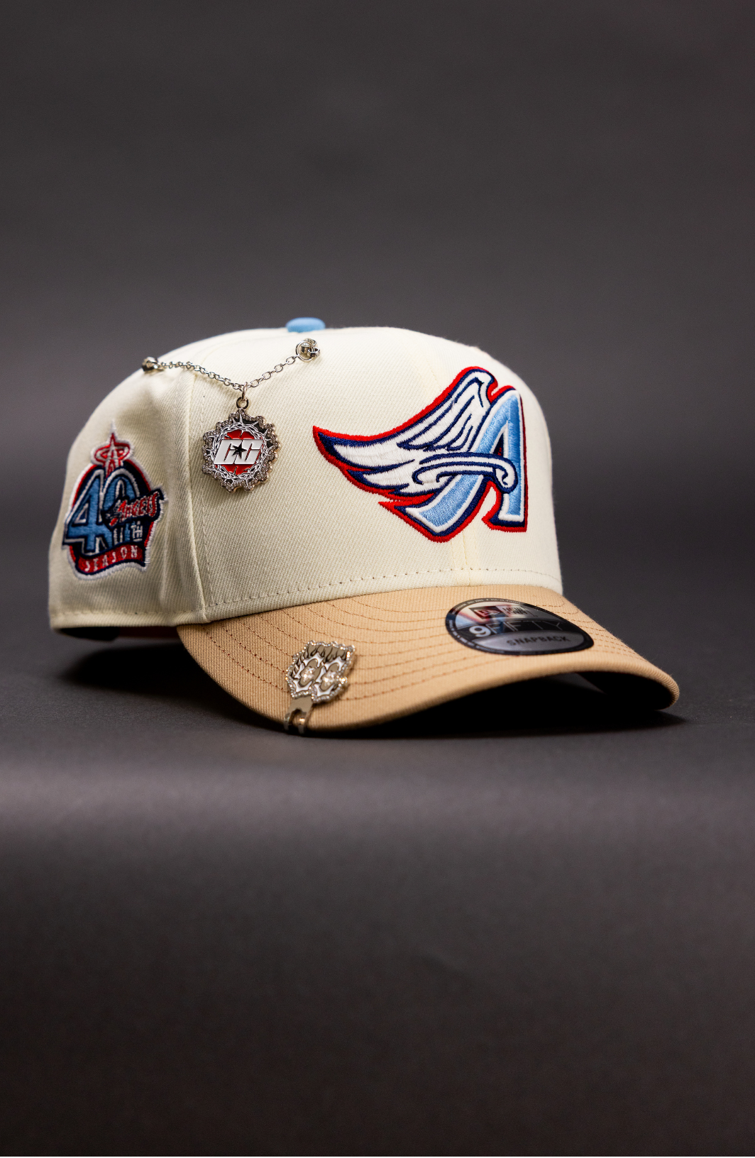 NEW ERA EXCLUSIVE 9FIFTY CHROME/ BEIGE ANAHEIM ANGELS SNAPBACK W/ 50TH ANNIVERSARY SIDE PATCH