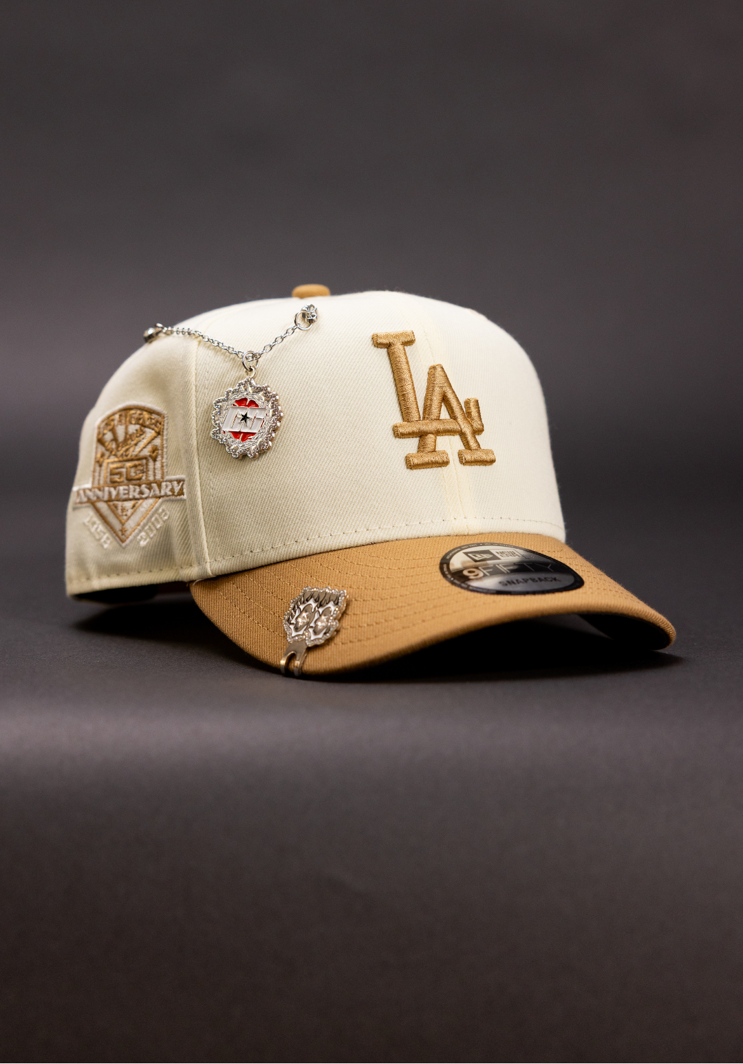 NEW ERA EXCLUSIVE 9FIFTY CHROME/LIGHT KHAKI LOS ANGELES DODGERS SNAPBACK W/ 50TH ANNIVERSARY SIDE PATCH