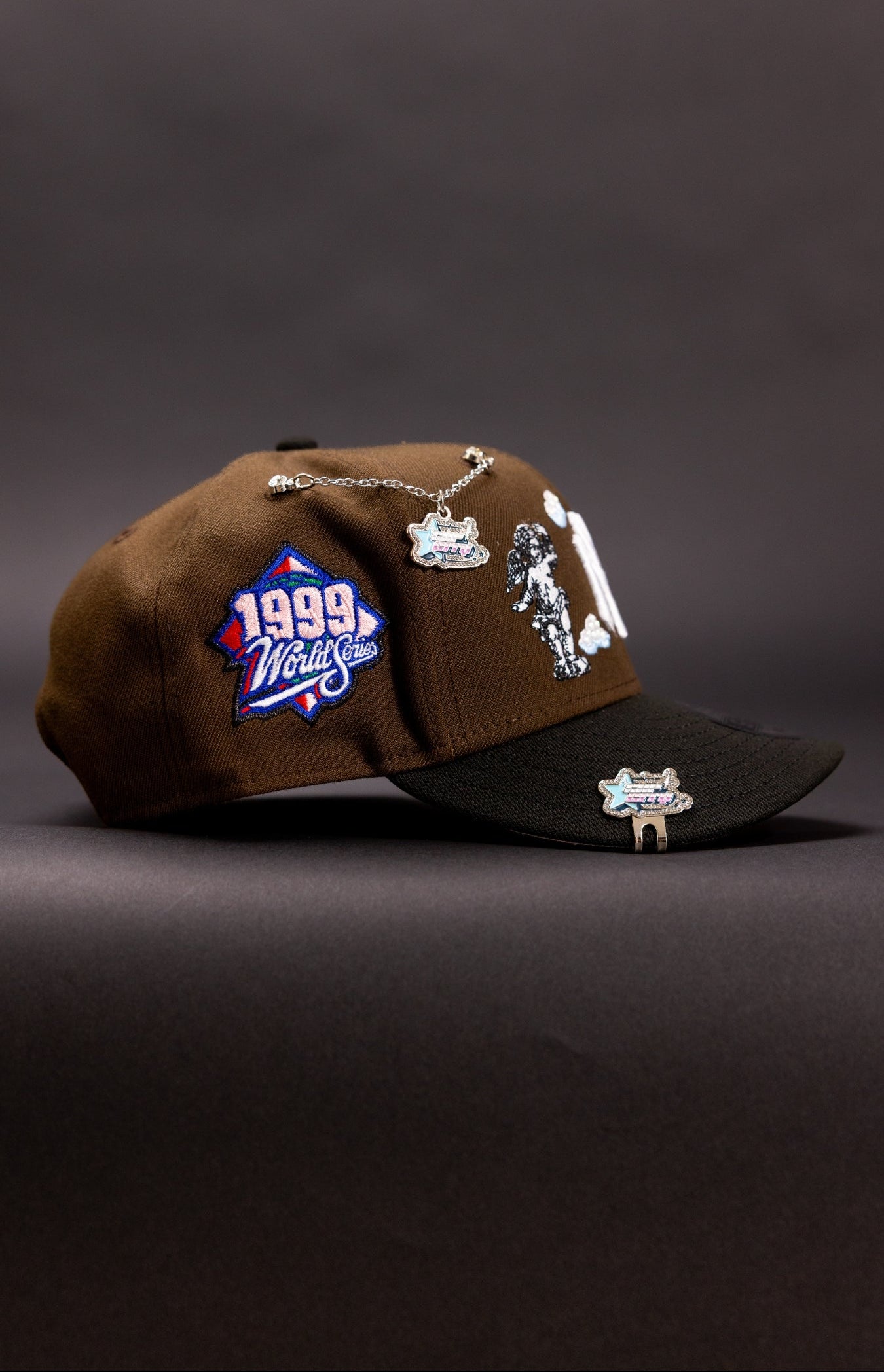 NEW ERA EXCLUSIVE 9FIFTY BROWN/ BLACK NEW YORK YANKEES "HEAVENLY CITY" SNAPBACK W/ 1999 WORLD SERIES SIDE PATCH