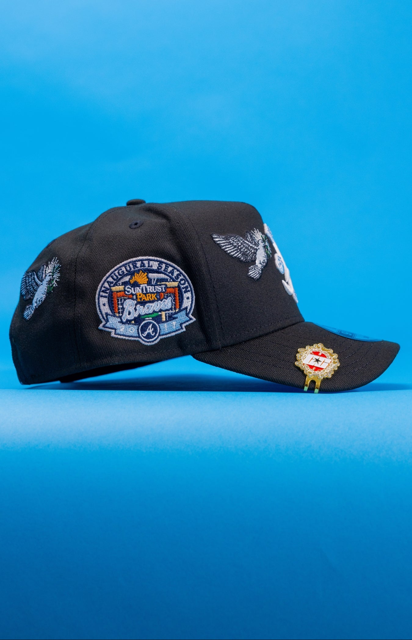 NEW ERA EXCLUSIVE 9FIFTY A-FRAME BLACK ATLANTA BRAVES "HEAVENLY CITY" W/ INAUGURAL SEASON SIDE PATCH