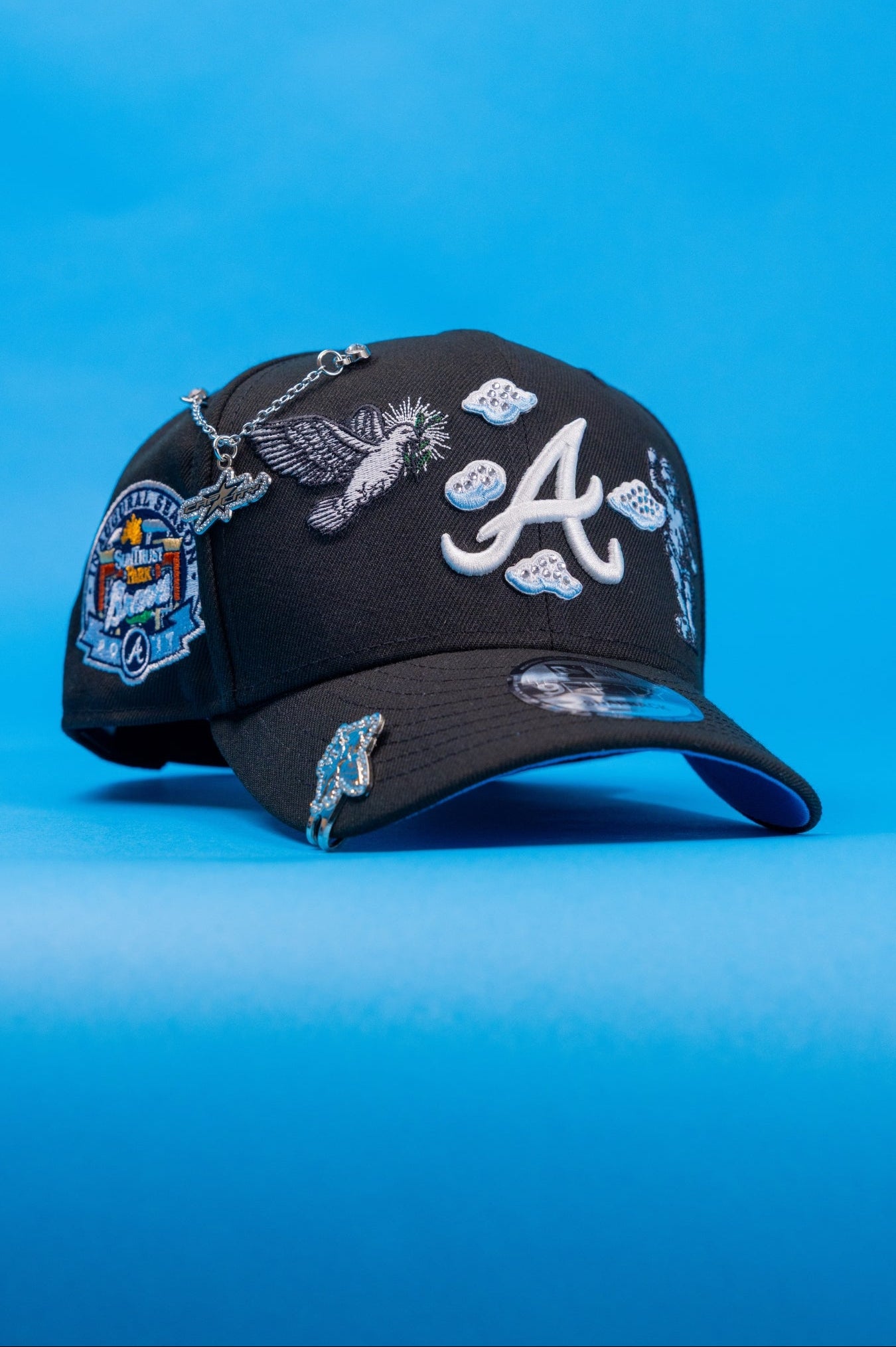 NEW ERA EXCLUSIVE 9FIFTY BLACK ATLANTA BRAVES "HEAVENLY CITY" SNAPBACK W/ INAUGURAL SEASON SIDE PATCH