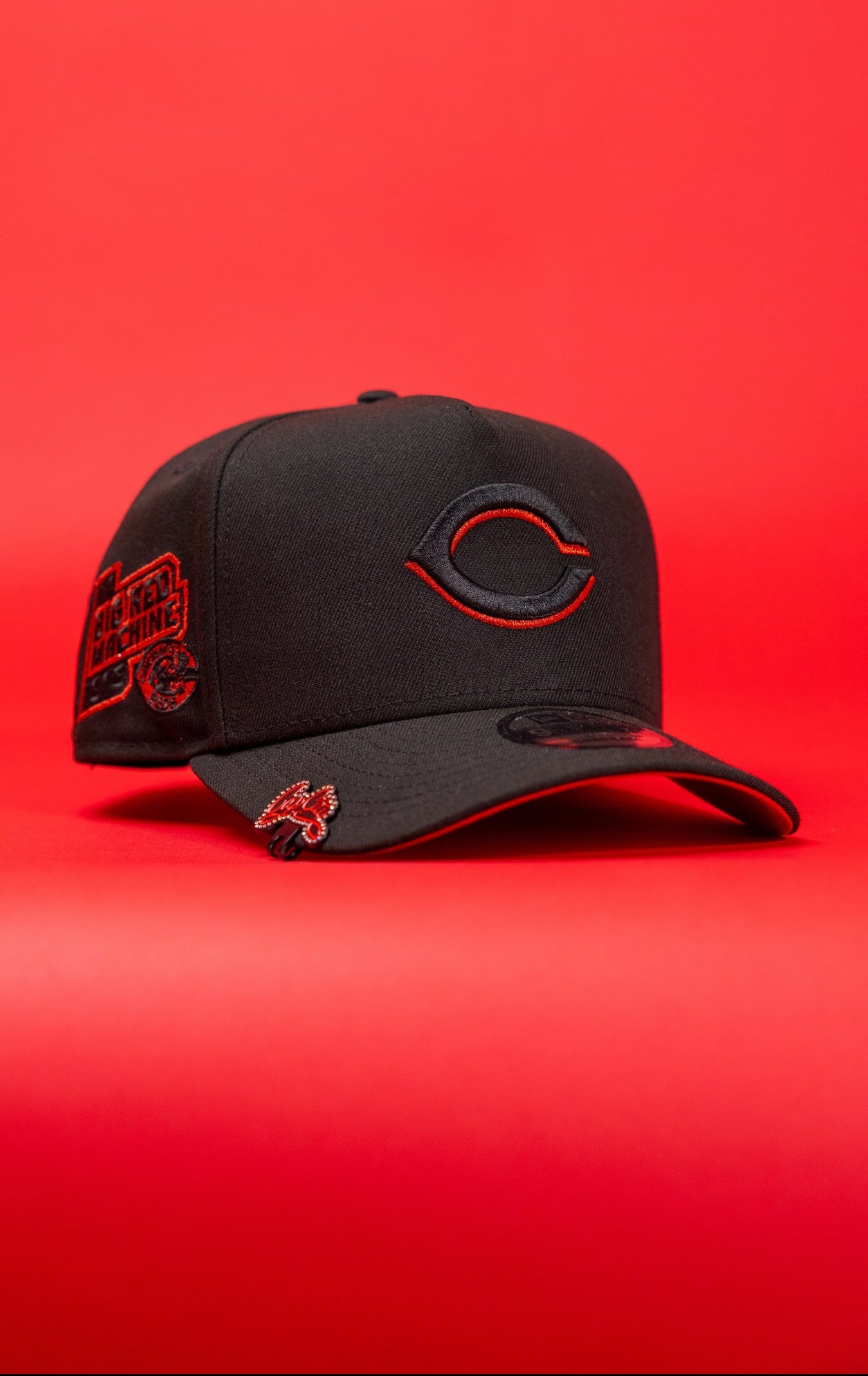 NEW ERA 9FIFTY A-FRAME BLACKED OUT CINCINNATI REDS SNAPBACK W/ "BIG RED MACHINE"SIDE PATCH