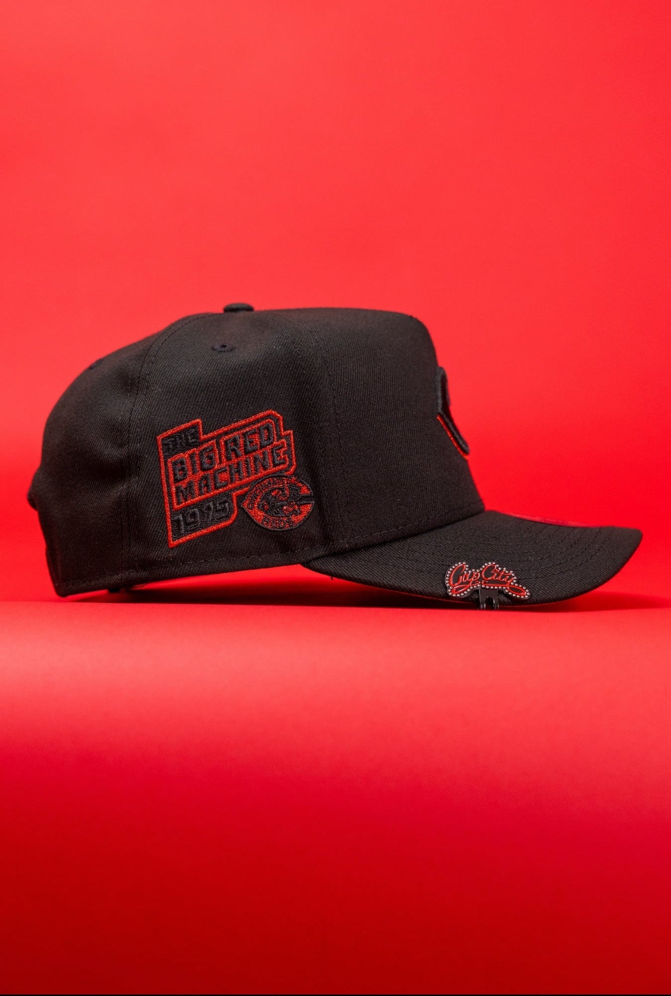 NEW ERA 9FIFTY A-FRAME BLACKED OUT CINCINNATI REDS SNAPBACK W/ "BIG RED MACHINE"SIDE PATCH