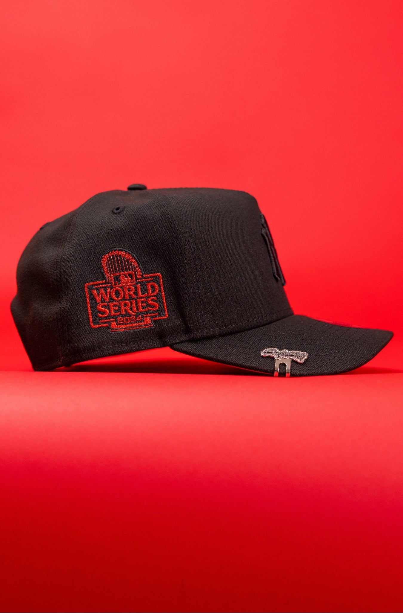 NEW ERA 9FIFTY A-FRAME BLACKED OUT NEW YORK YANKEES SNAPBACK W/ WORLD SERIES SIDE PATCH