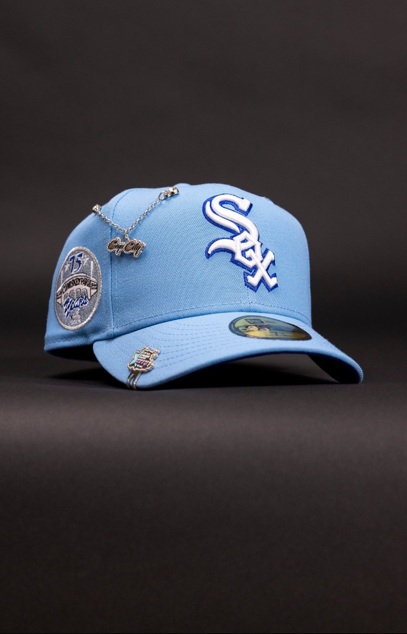 NEW ERA EXCLUSIVE 59FIFTY ICY BLUE CHICAGO WHITE SOX W/ COMISKEY PARK SIDE PATCH