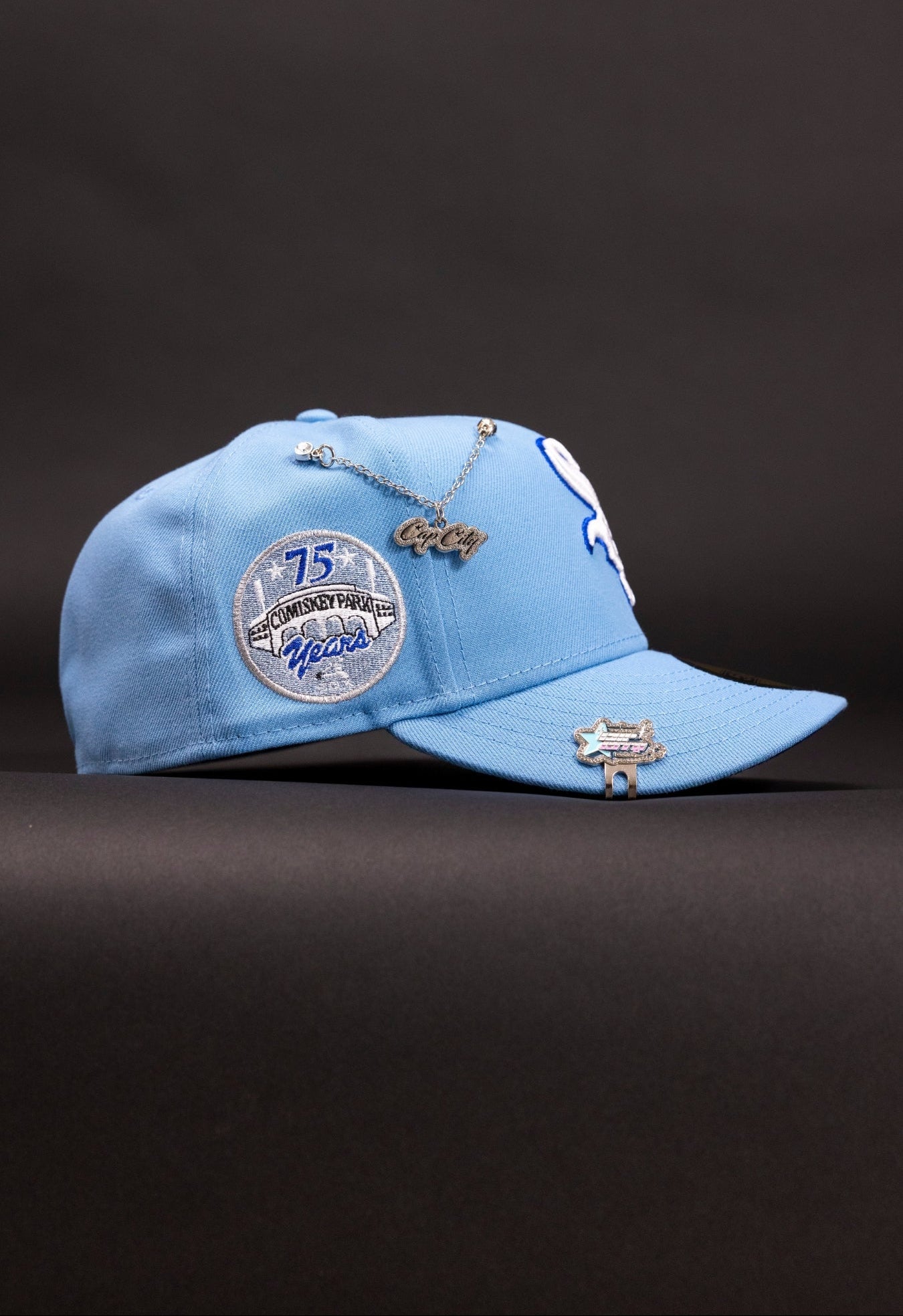 NEW ERA EXCLUSIVE 59FIFTY ICY BLUE CHICAGO WHITE SOX W/ COMISKEY PARK SIDE PATCH