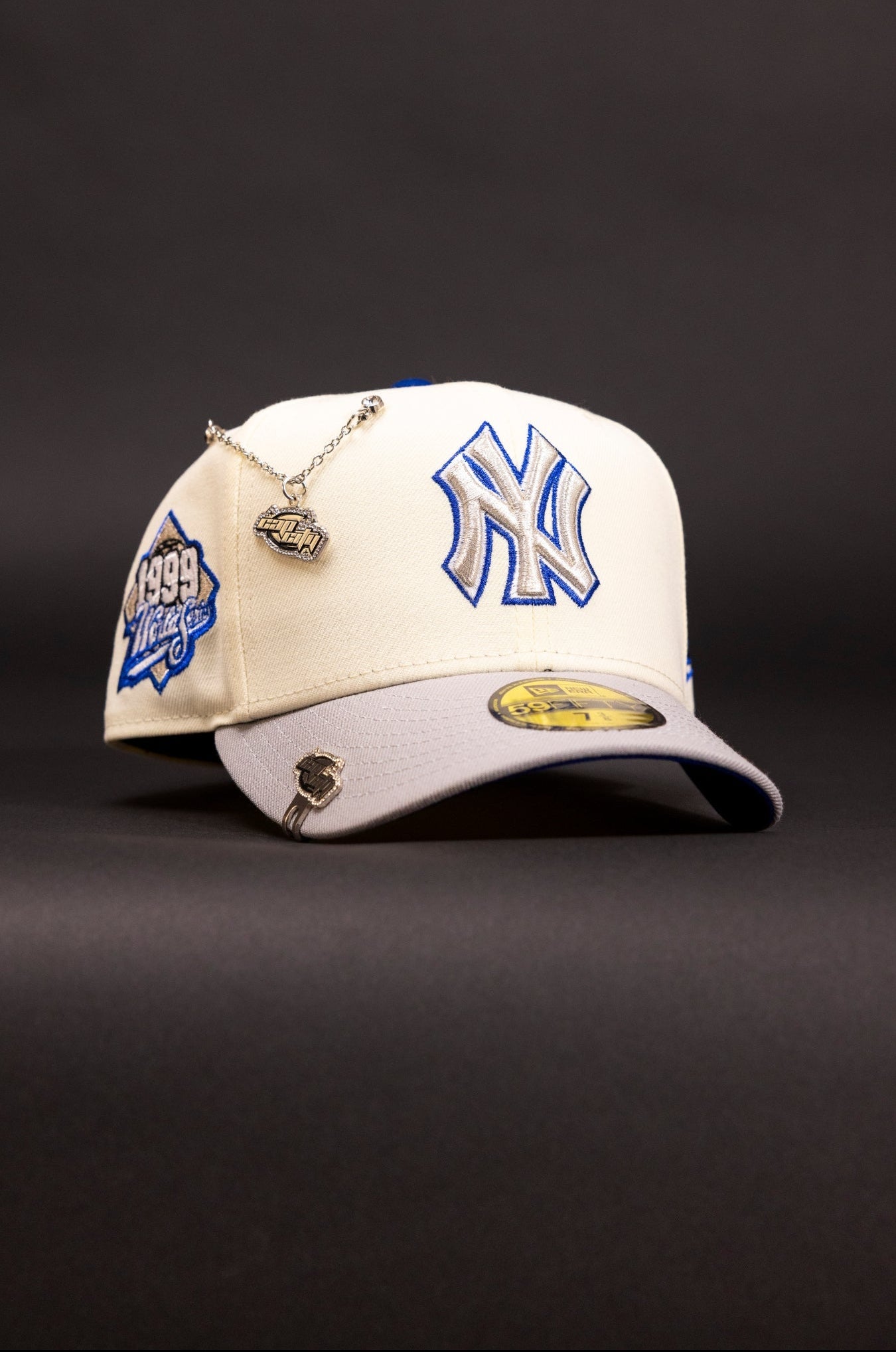 NEW ERA EXCLUSIVE 59FIFTY CHROME/GREY NEW YORK YANKEES W/ 1999 WORLD SERIES SIDE PATCH