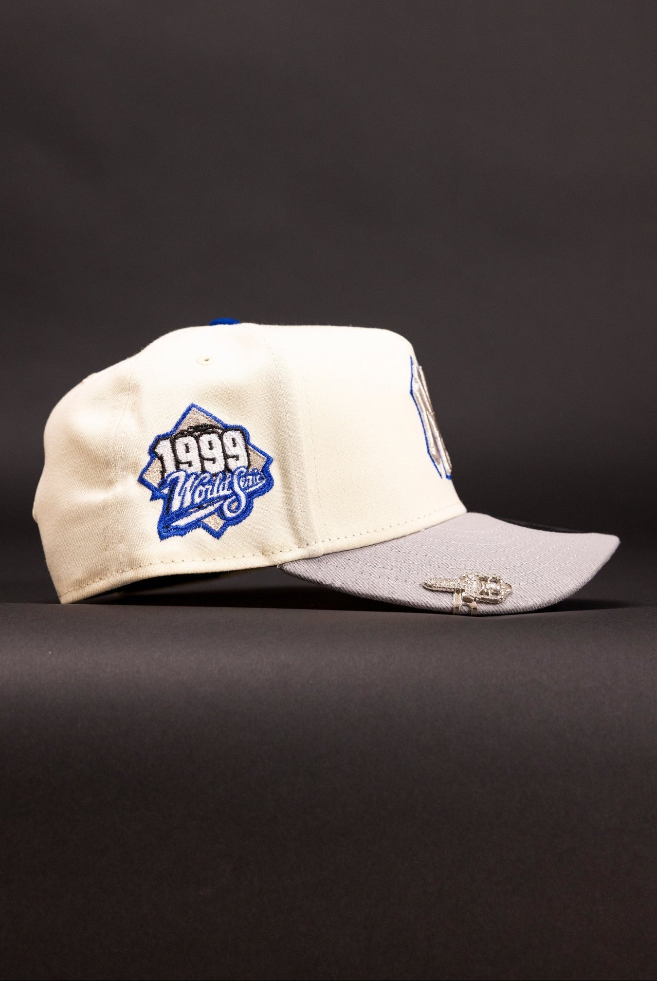 NEW ERA 9FIFTY A-FRAME CHROME/GREY NEW YORK YANKEES SNAPBACK W/ 1999 WORLD SERIES SIDE PATCH