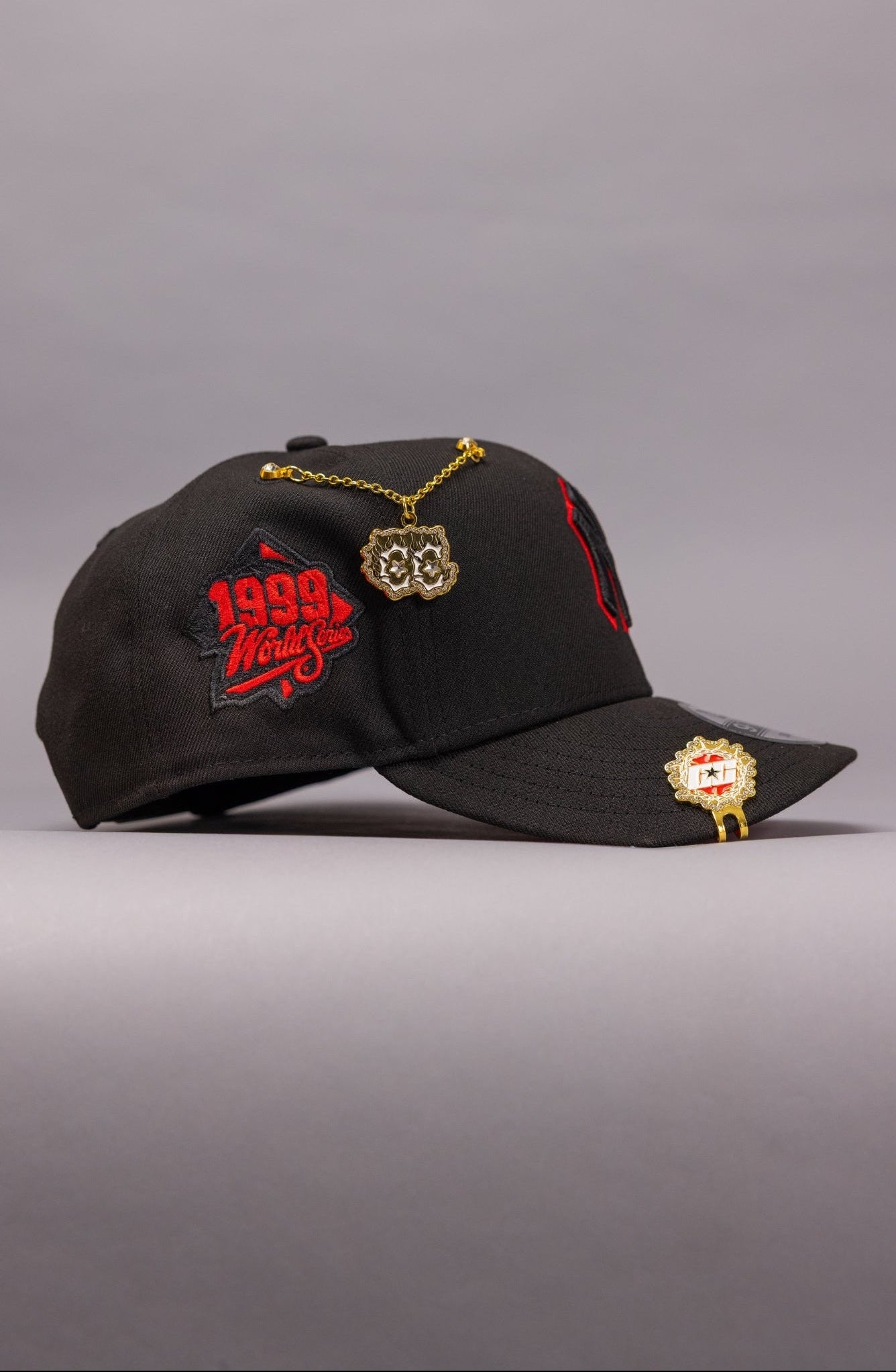 NEW ERA EXCLUSIVE 9FIFTY BLACKED OUT NEW YORK YANKEES SNAPBACK W/ 1999 WORLD SERIES SIDE PATCH