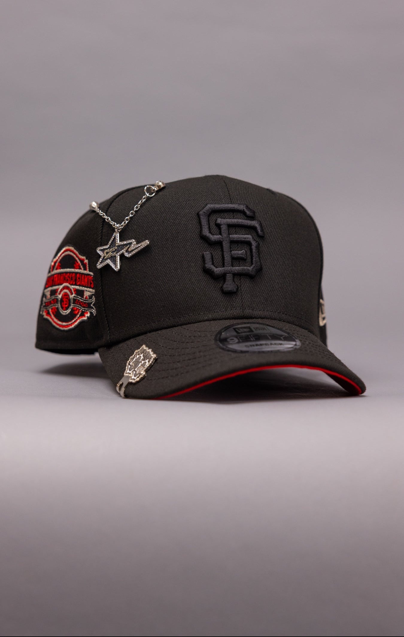 NEW ERA EXCLUSIVE 9FIFTY BLACKED OUT SAN FRANCISCO GIANTS SNAPBACK W/ "SF GIANTS" SIDE PATCH