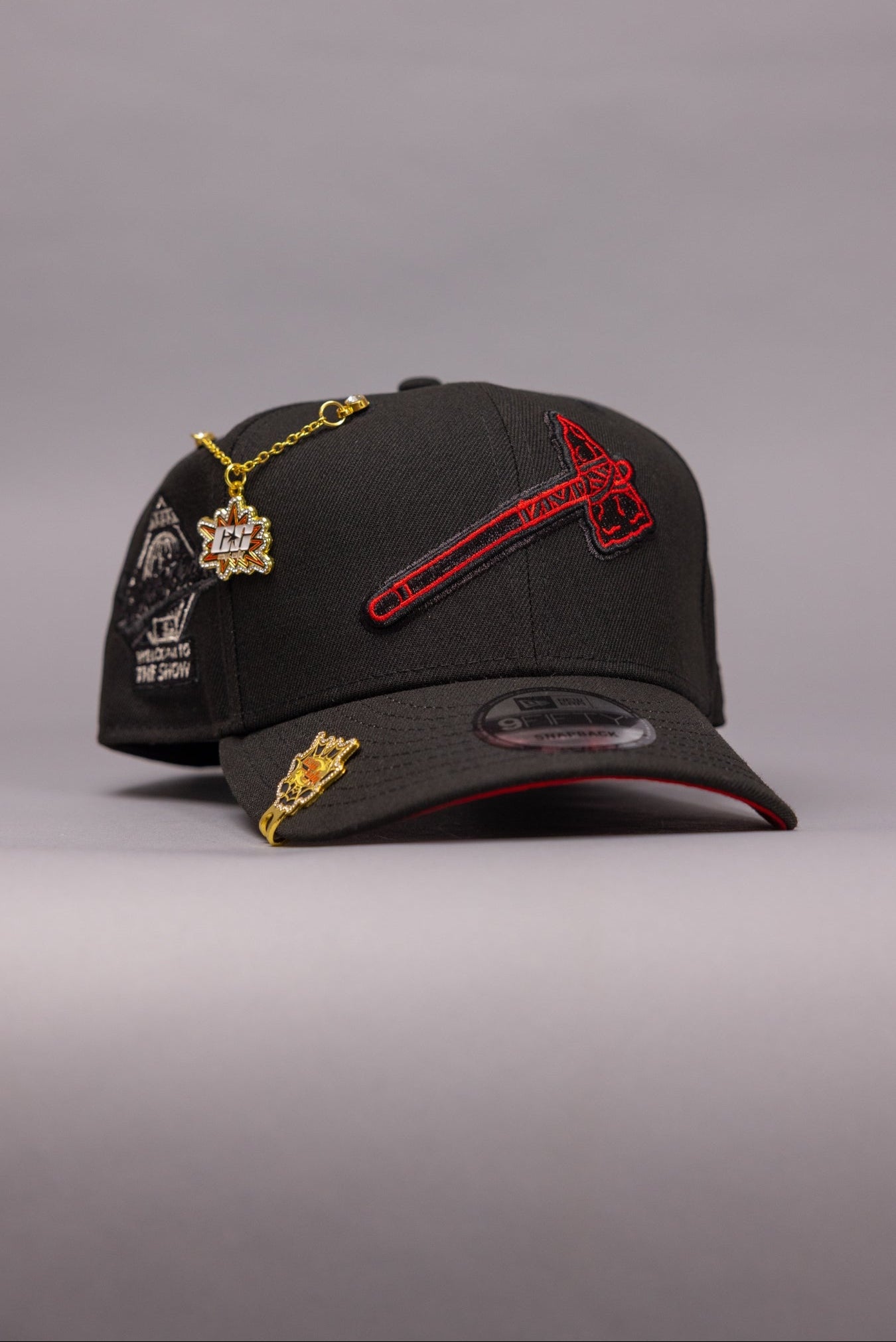 NEW ERA EXCLUSIVE 9FIFTY BLACKED OUT ATLANTA BRAVES SNAPBACK W/ 1995 WORLD SERIES SIDE PATCH