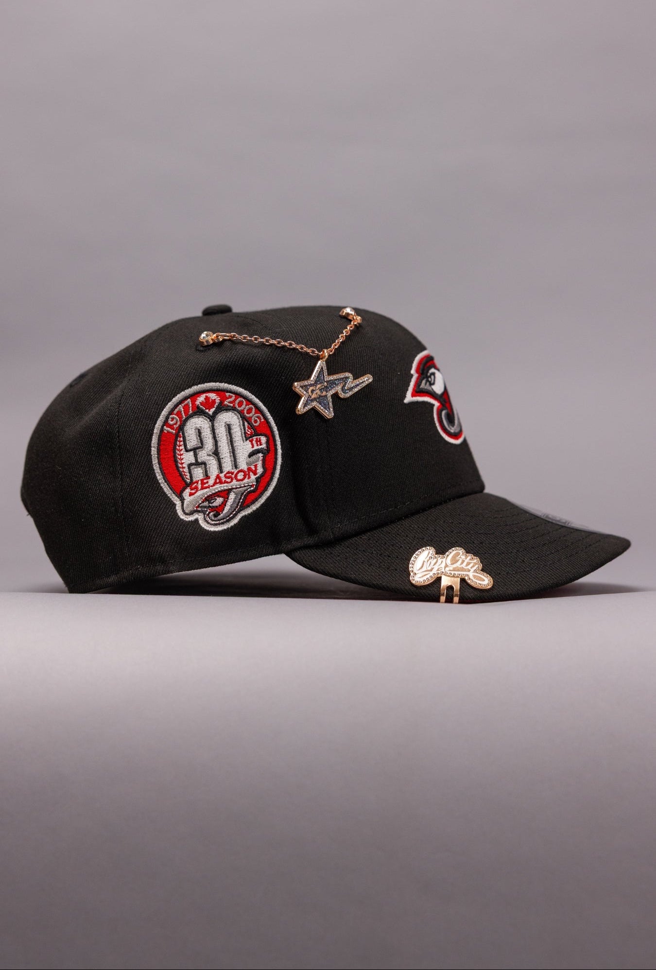 NEW ERA EXCLUSIVE 9FIFTY BLACK TORONTO BLUE JAYS SNAPBACK W/ 30TH SEASON SIDE PATCH