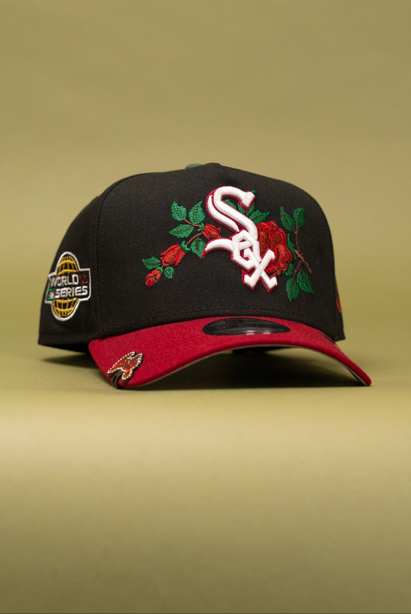NEW ERA 9FIFTY A-FRAME BLACK/BURGUNDY CHICAGO WHITE SOX SNAPBACK W/ ROSE + WORLD SERIES SIDE PATCH