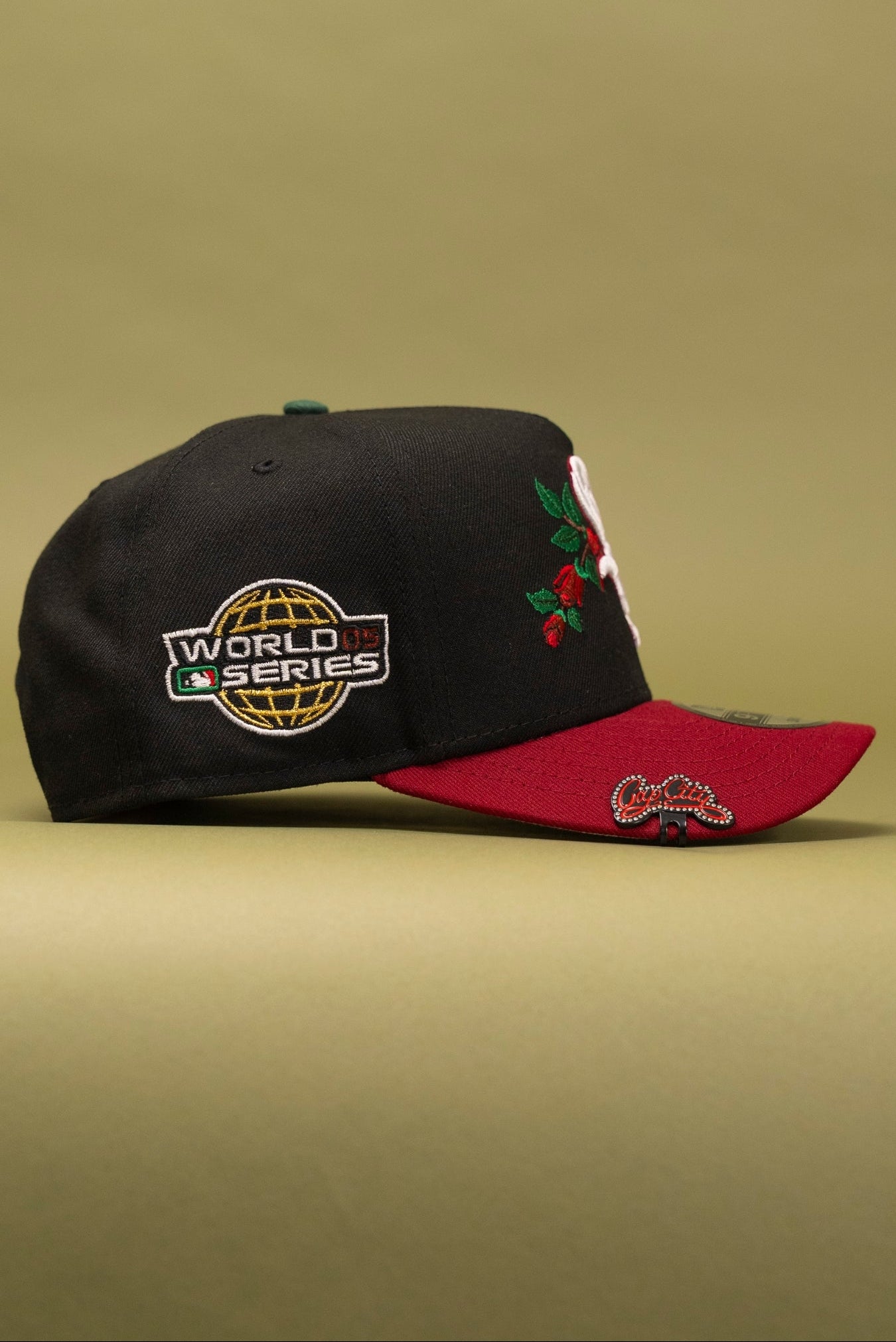 NEW ERA 9FIFTY A-FRAME BLACK/BURGUNDY CHICAGO WHITE SOX SNAPBACK W/ ROSE + WORLD SERIES SIDE PATCH