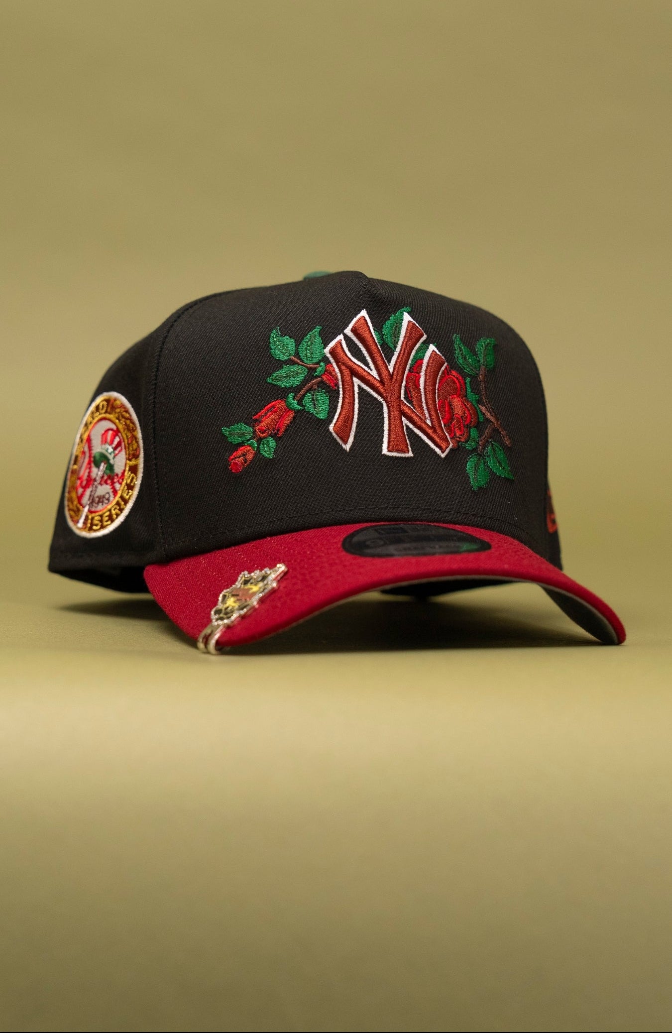 NEW ERA 9FIFTY A-FRAME BLACK/BURGUNDY NEW YORK YANKEES SNAPBACK W/ ROSE + WORLD SERIES SIDE PATCH