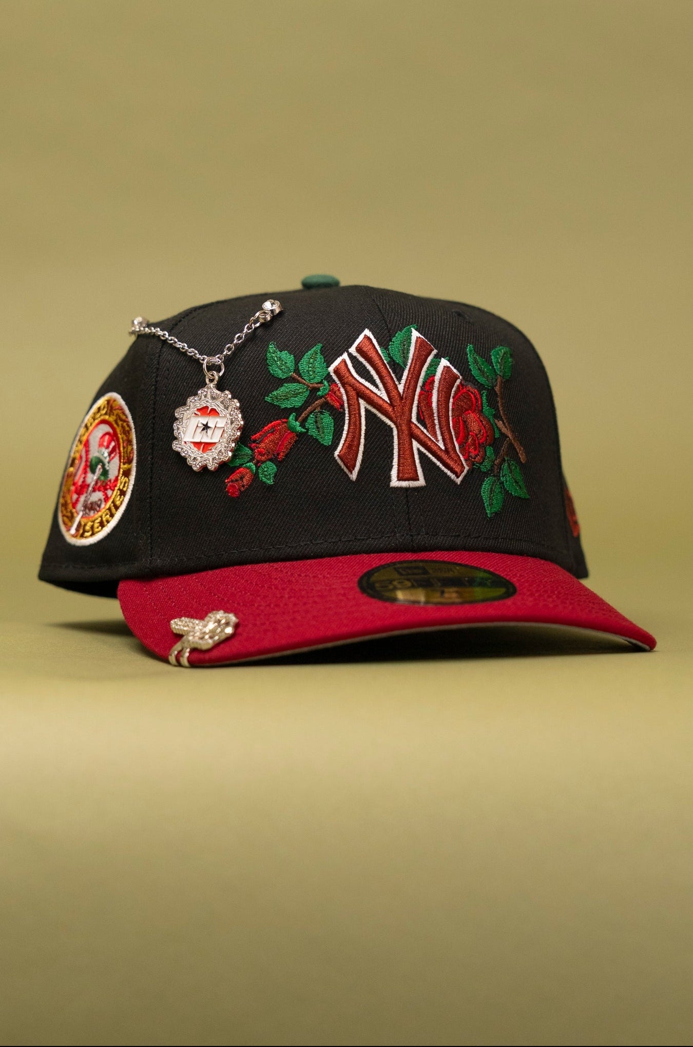 NEW ERA EXCLUSIVE 59FIFTY BLACK/BURGUNDY NEW YORK YANKEES W/ ROSE + WORLD SERIES SIDE PATCH