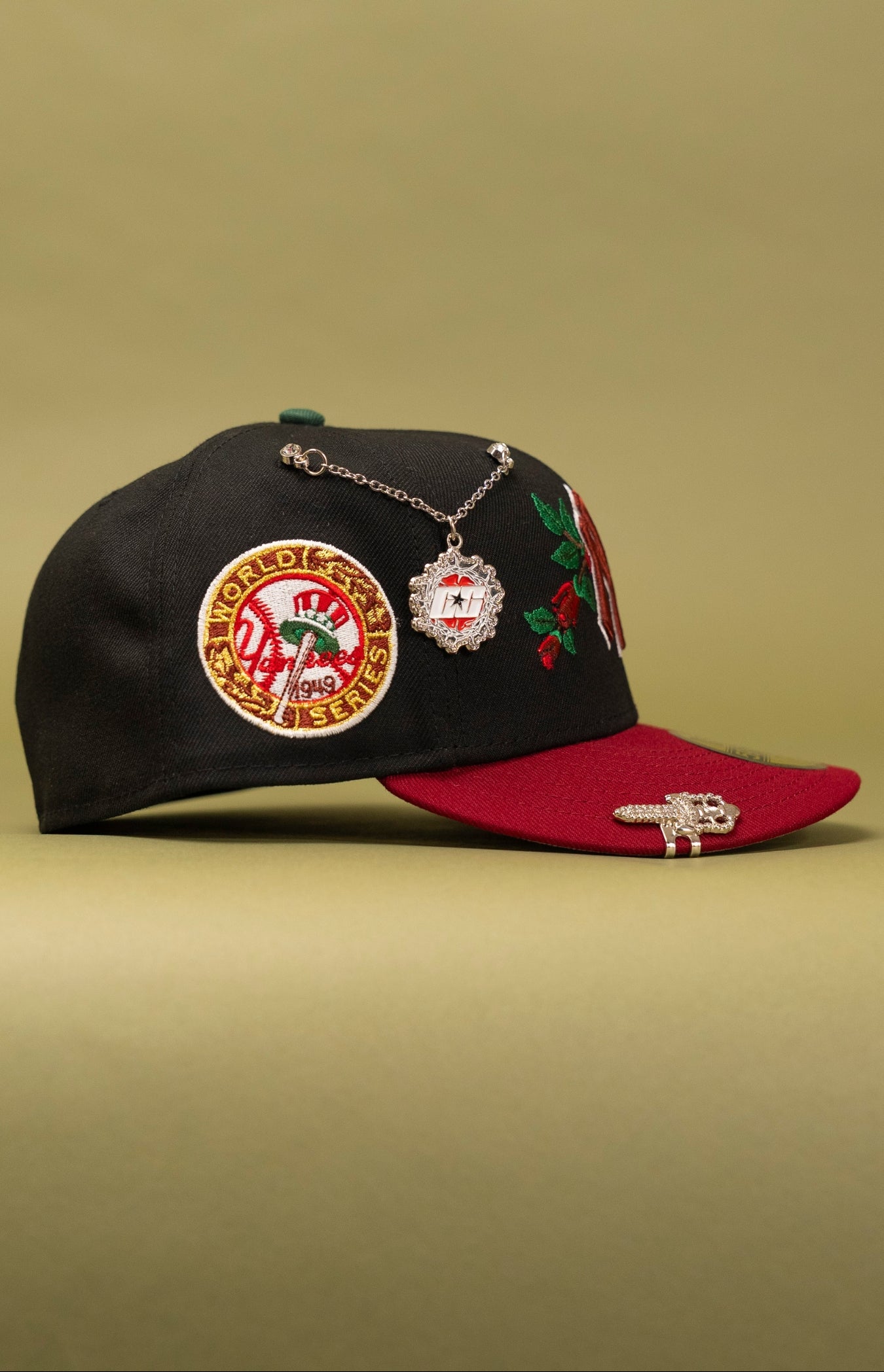 NEW ERA EXCLUSIVE 59FIFTY BLACK/BURGUNDY NEW YORK YANKEES W/ ROSE + WORLD SERIES SIDE PATCH