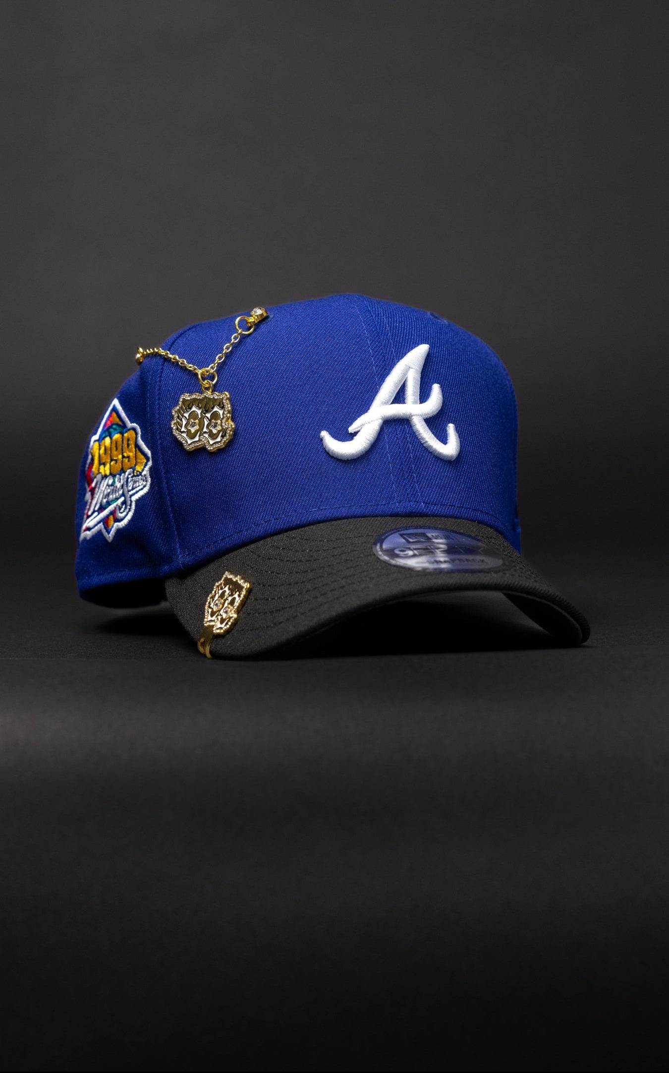 NEW ERA EXCLUSIVE 9FIFTY BLUE/BLACK ATLANTA BRAVES SNAPBACK W/ 1999 WORLD SERIES SIDE PATCH