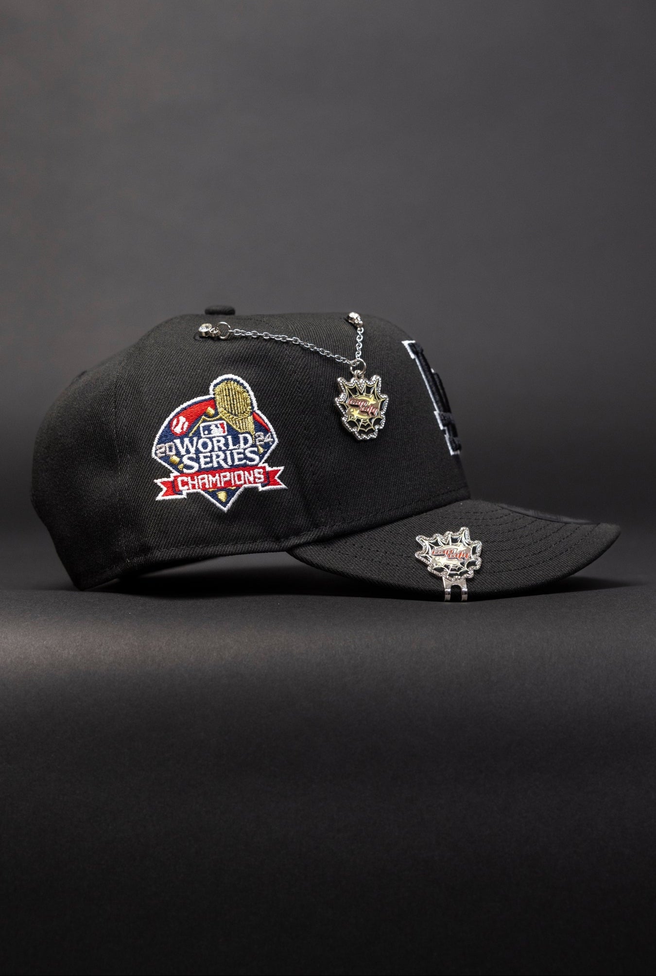 NEW ERA EXCLUSIVE 9FIFTY BLACK LOS ANGELES DODGERS SNAPBACK W/ OUTLINE + WORLD SERIES CHAMPIONS SIDE PATCH