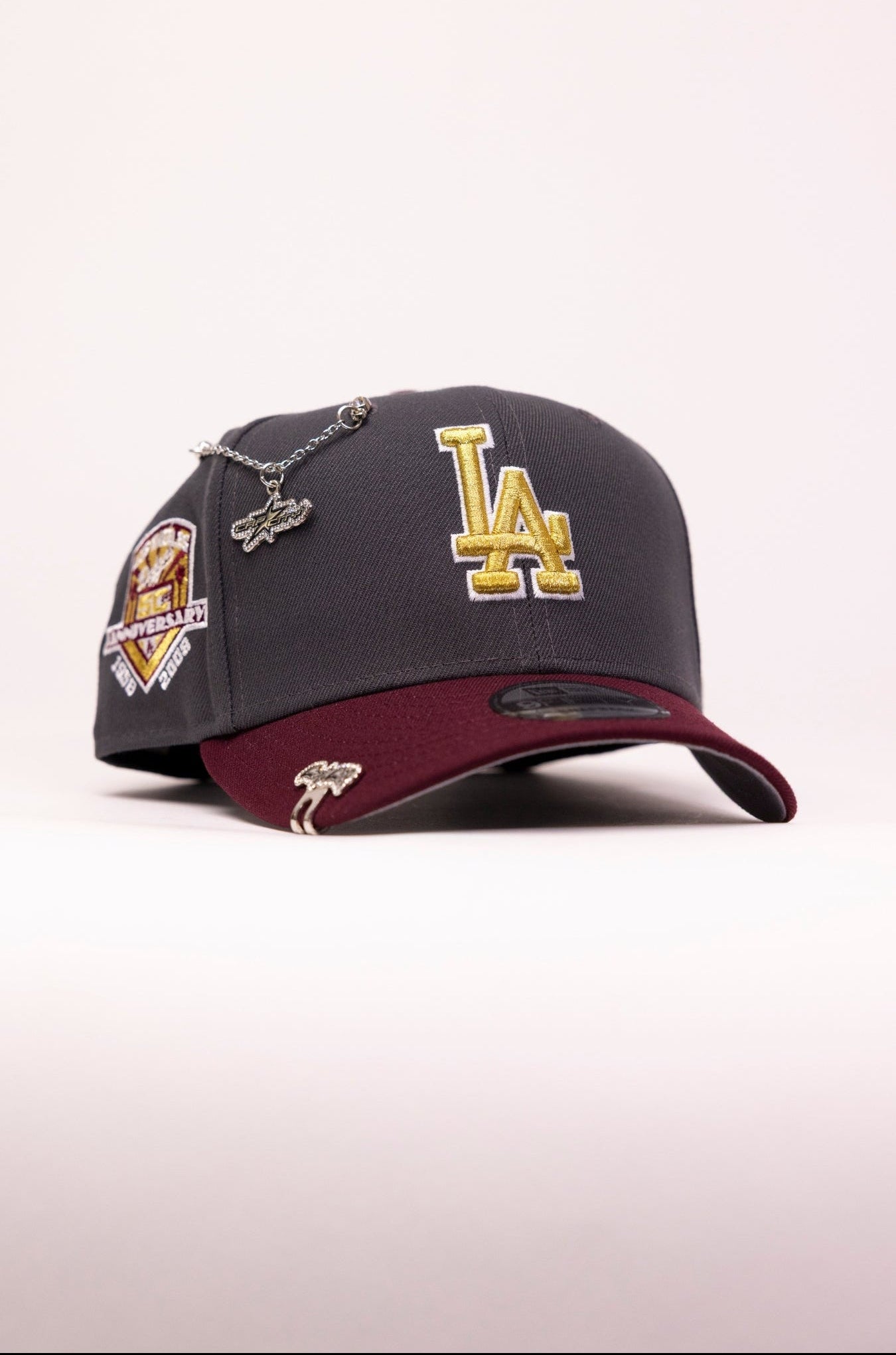 NEW ERA EXCLUSIVE 9FIFTY GREY/BURGUNDY LOS ANGELES DODGERS SNAPBACK W/ 50TH ANNIVERSARY SIDE PATCH