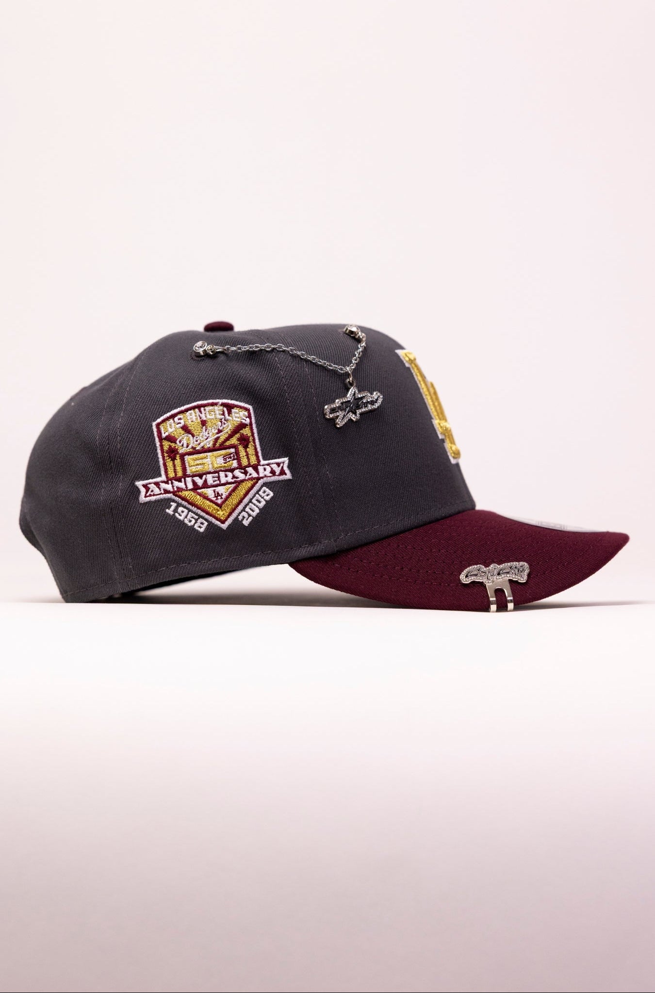 NEW ERA EXCLUSIVE 9FIFTY GREY/BURGUNDY LOS ANGELES DODGERS SNAPBACK W/ 50TH ANNIVERSARY SIDE PATCH