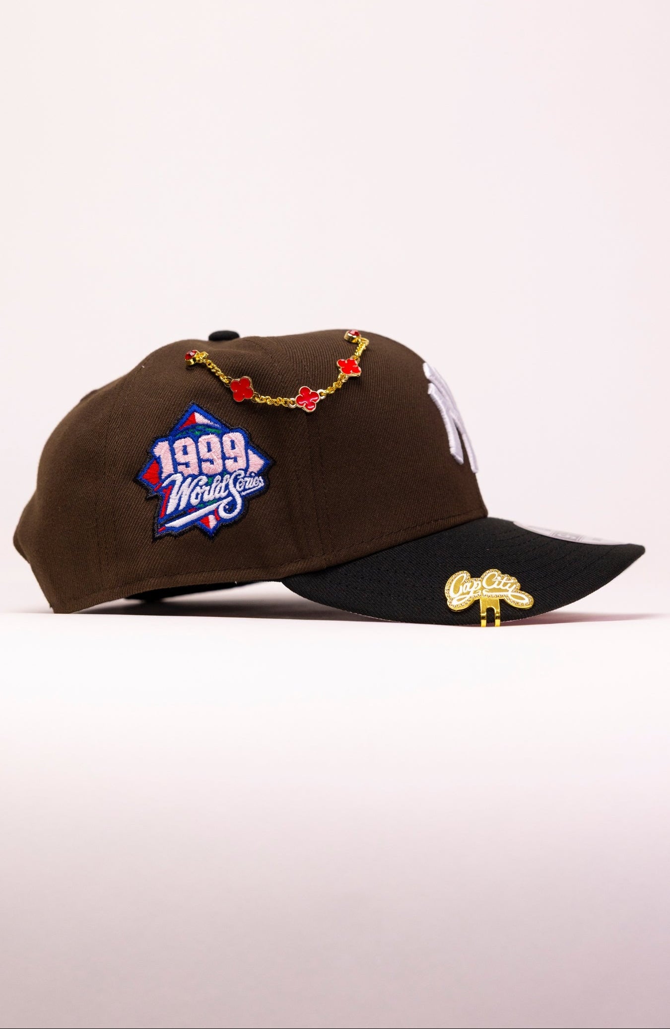 NEW ERA EXCLUSIVE 9FIFTY BROWN/BLACK NEW YORK YANKEES SNAPBACK W/ 1999 WORLD SERIES SIDE PATCH