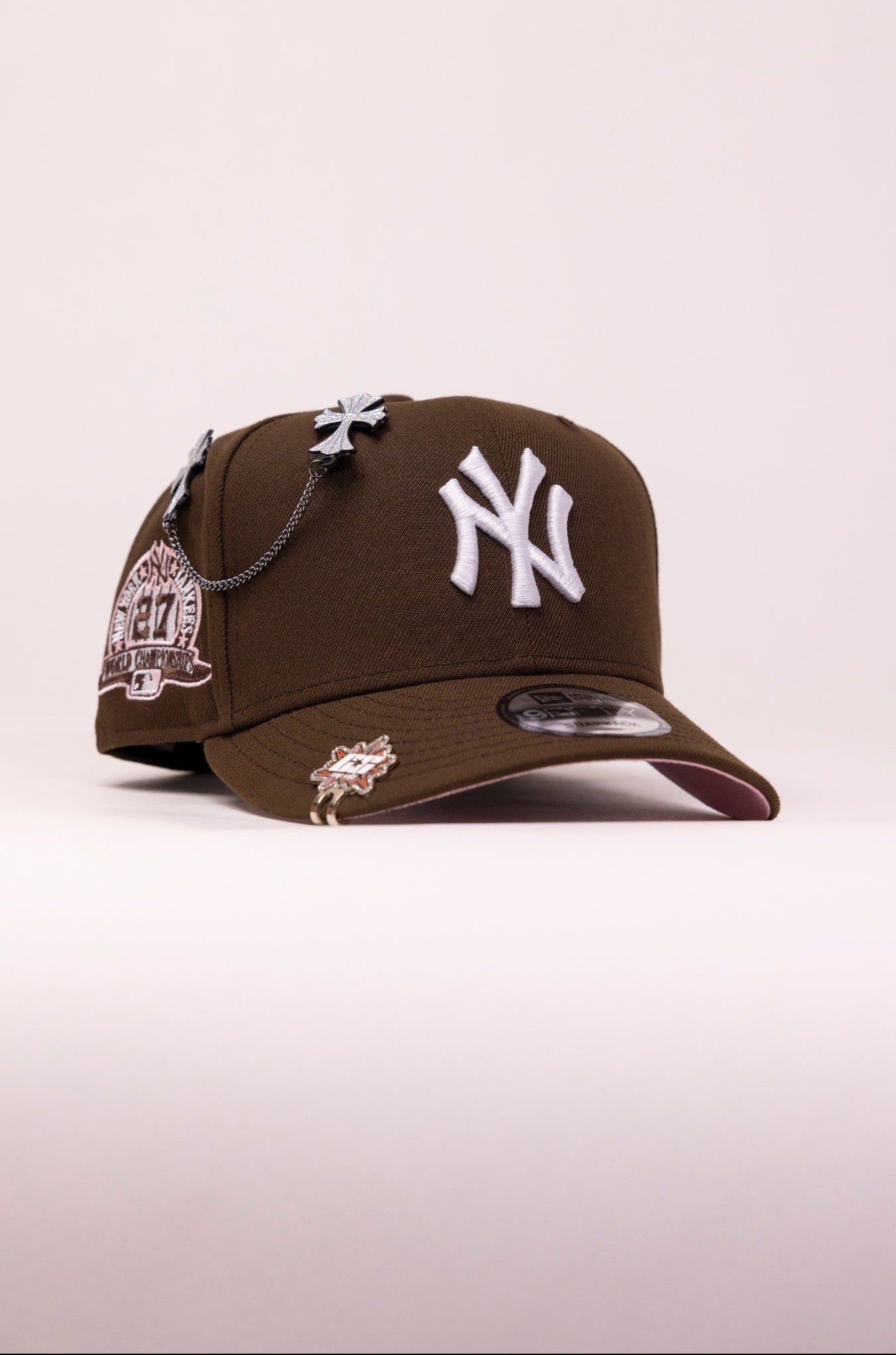 NEW ERA EXCLUSIVE 9FIFTY BROWN NEW YORK YANKEES SNAPBACK W/ 27TH ANNIVERSARY SIDE PATCH